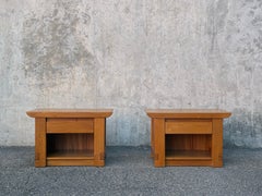 Paire de tables de chevet en bois d'orme, créées par Luigi Gorgoni pour Roche Bobois, années 1970