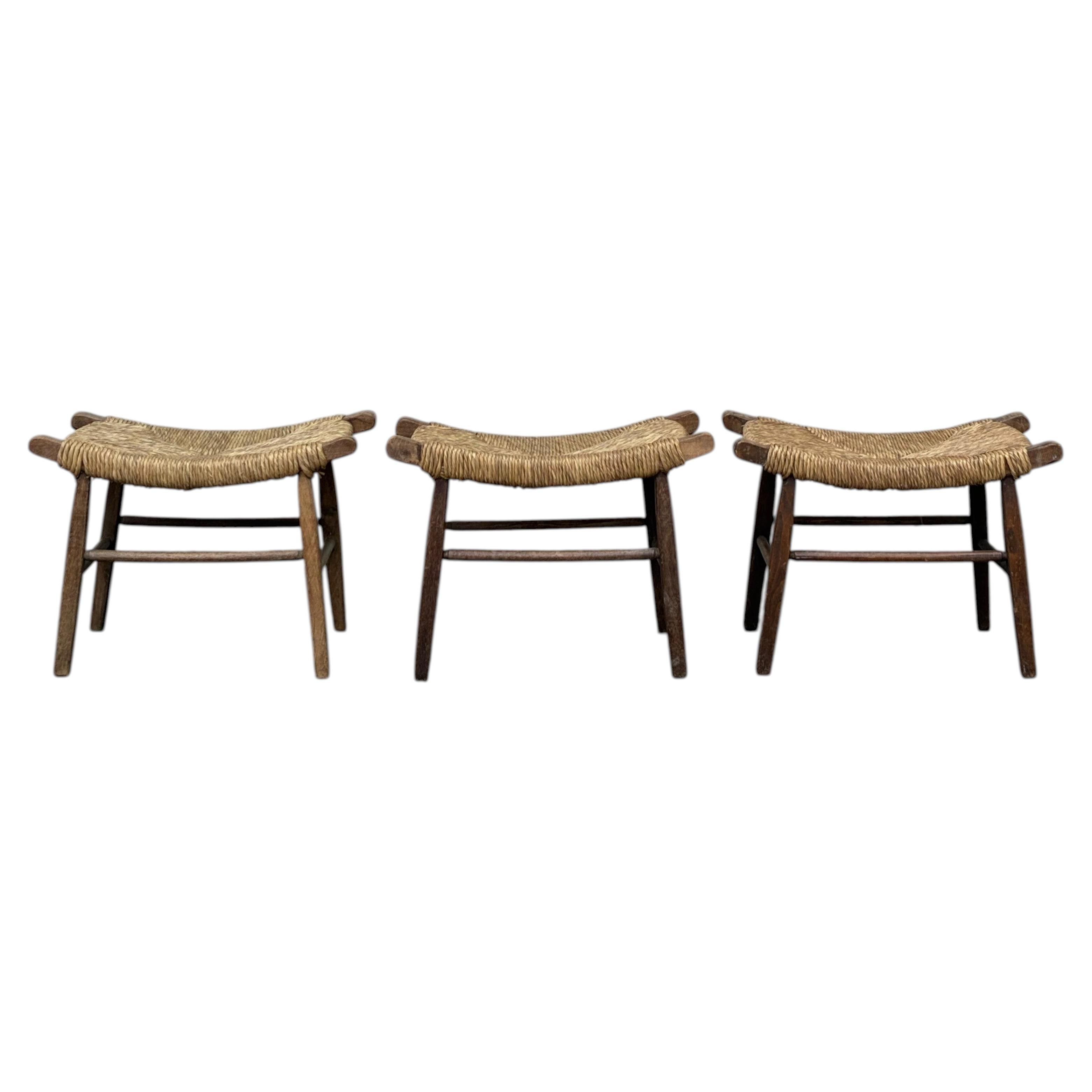 Set pf 3 straw and wood stools