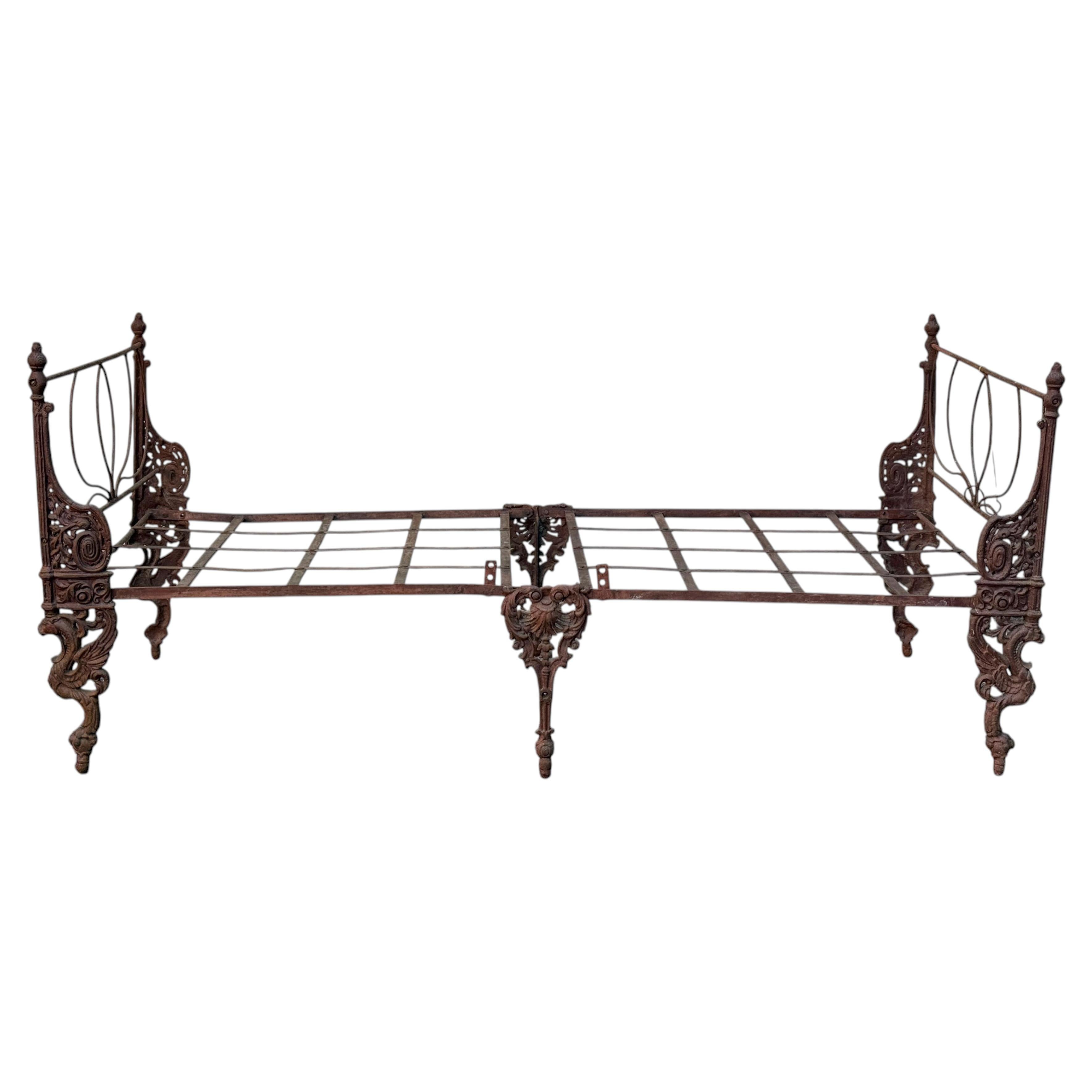 French Napoleon III-era cast iron bed For Sale
