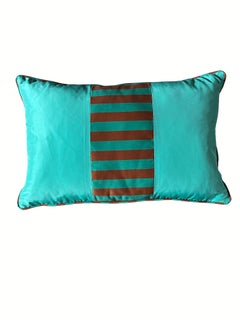 Lot de 2 coussins artisanaux de Carlotta Oddone, bleu clair et marron, style bohème