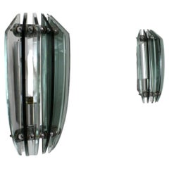 Ein Paar Wandleuchten mit verchromten Metallrahmen und Glasdiffusoren