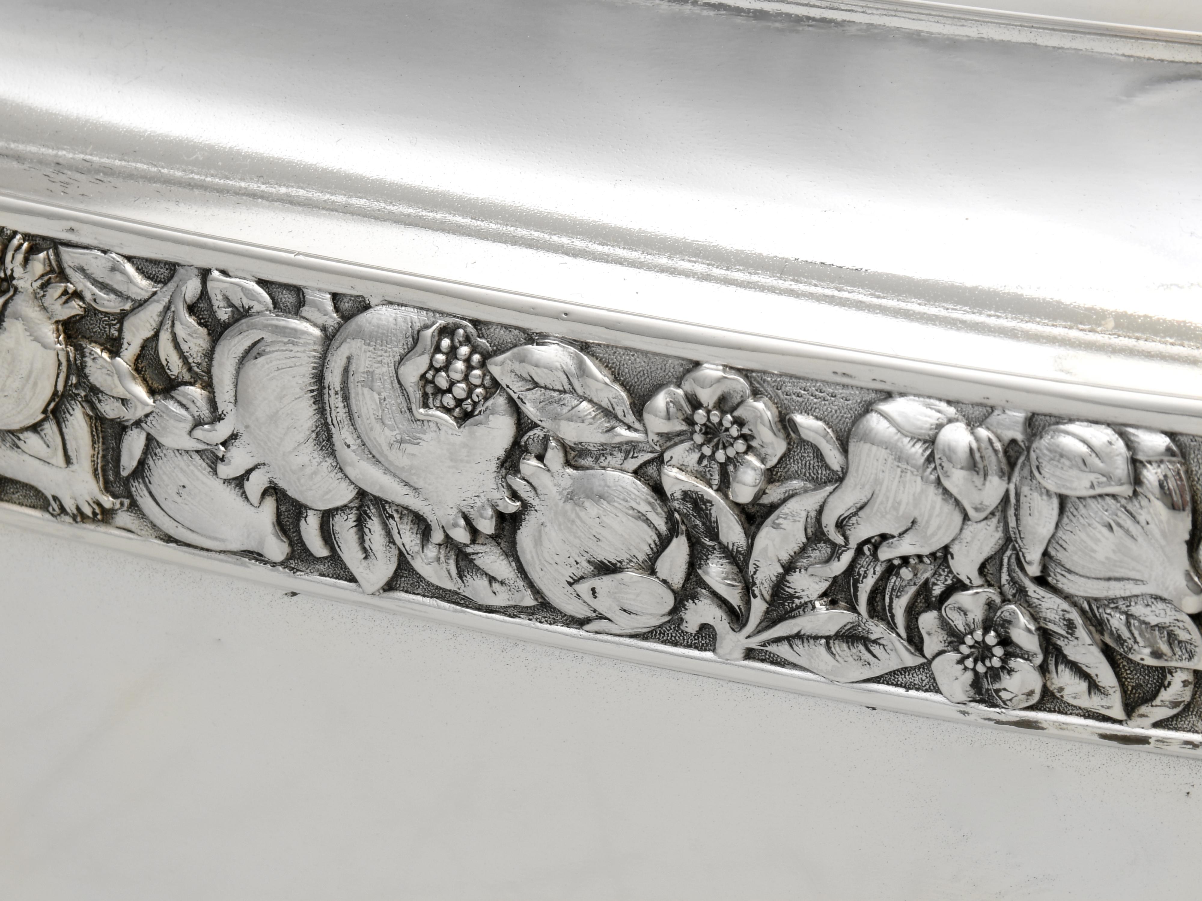 XX secolo Zuppiera e coperchio in argento 4627 di Tiffany & Co. in vendita