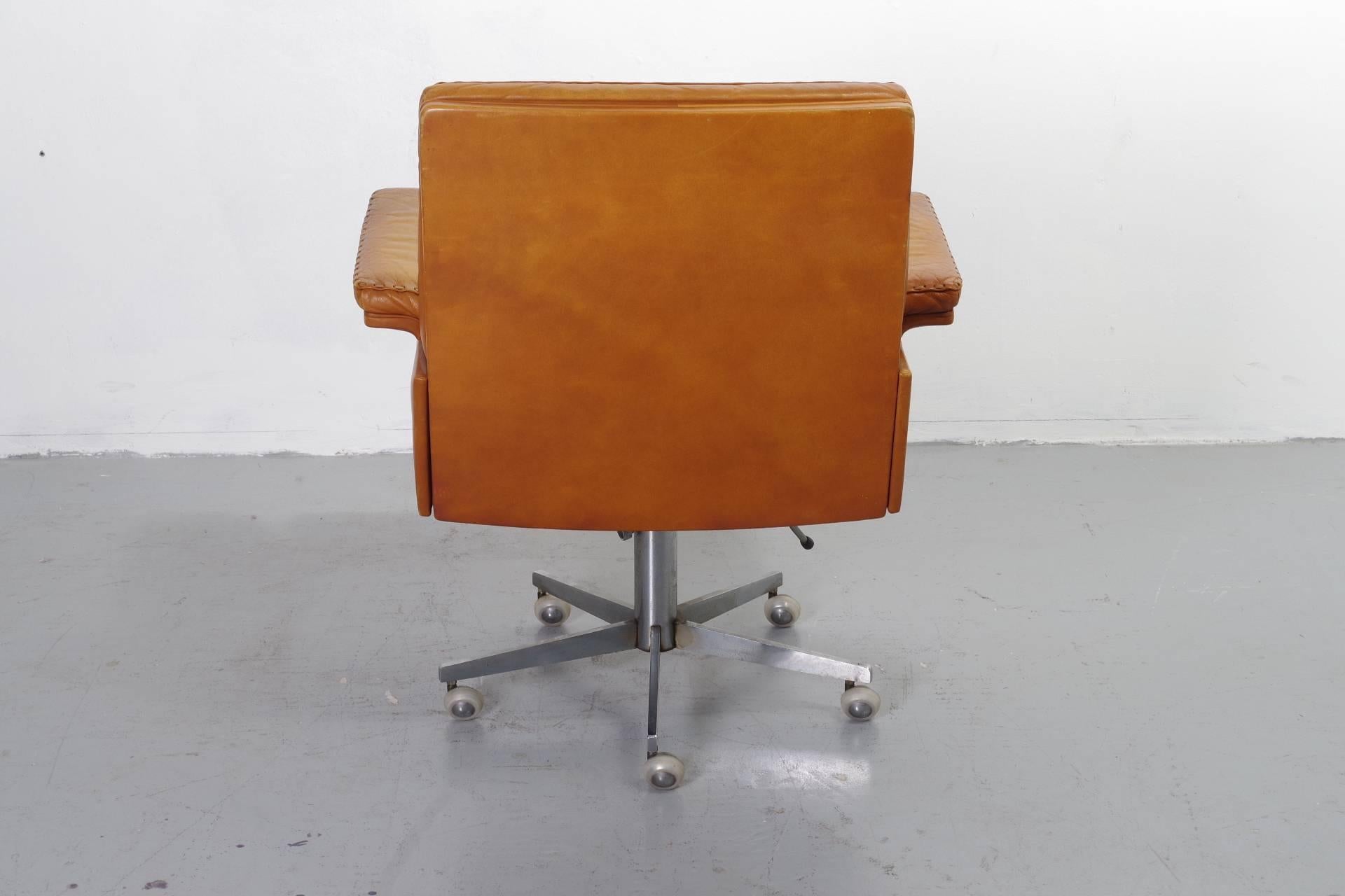 Foam De Sede DS31 Office Swivel Chairs in Cognac Leather For Sale