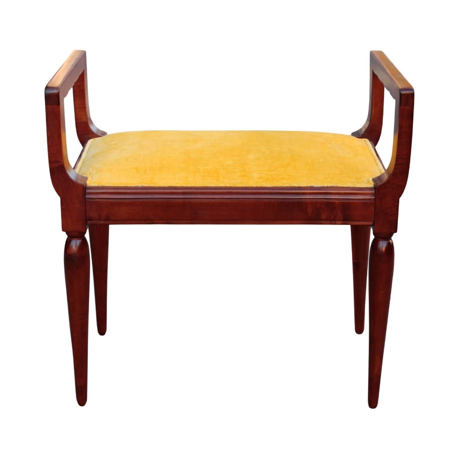 Fine bench featuring sculpted arms, elegant conical legs, channeled seat frame and seat with luxurious Lee Jofa velvet. In sycamore. 

Measure: Seat height 18