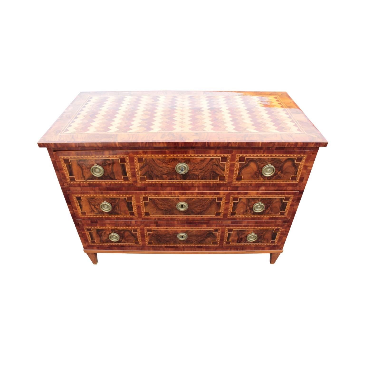 Superb South German or Austrian Neoclassical Chest of Drawers In Excellent Condition For Sale In Hudson, NY