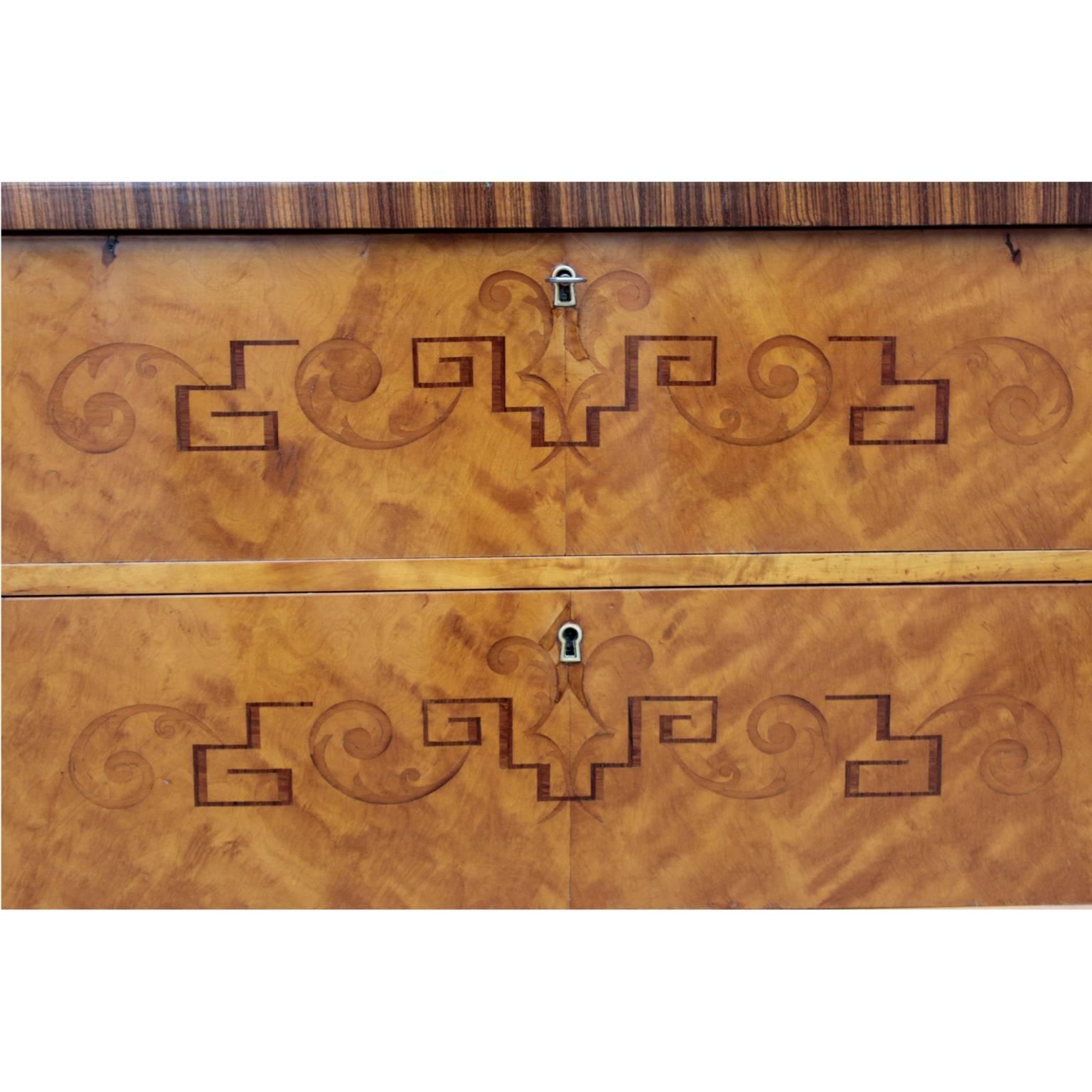 Swedish Neoclassical Grace Period Small Inlaid Chest of Drawers In Excellent Condition In Hudson, NY