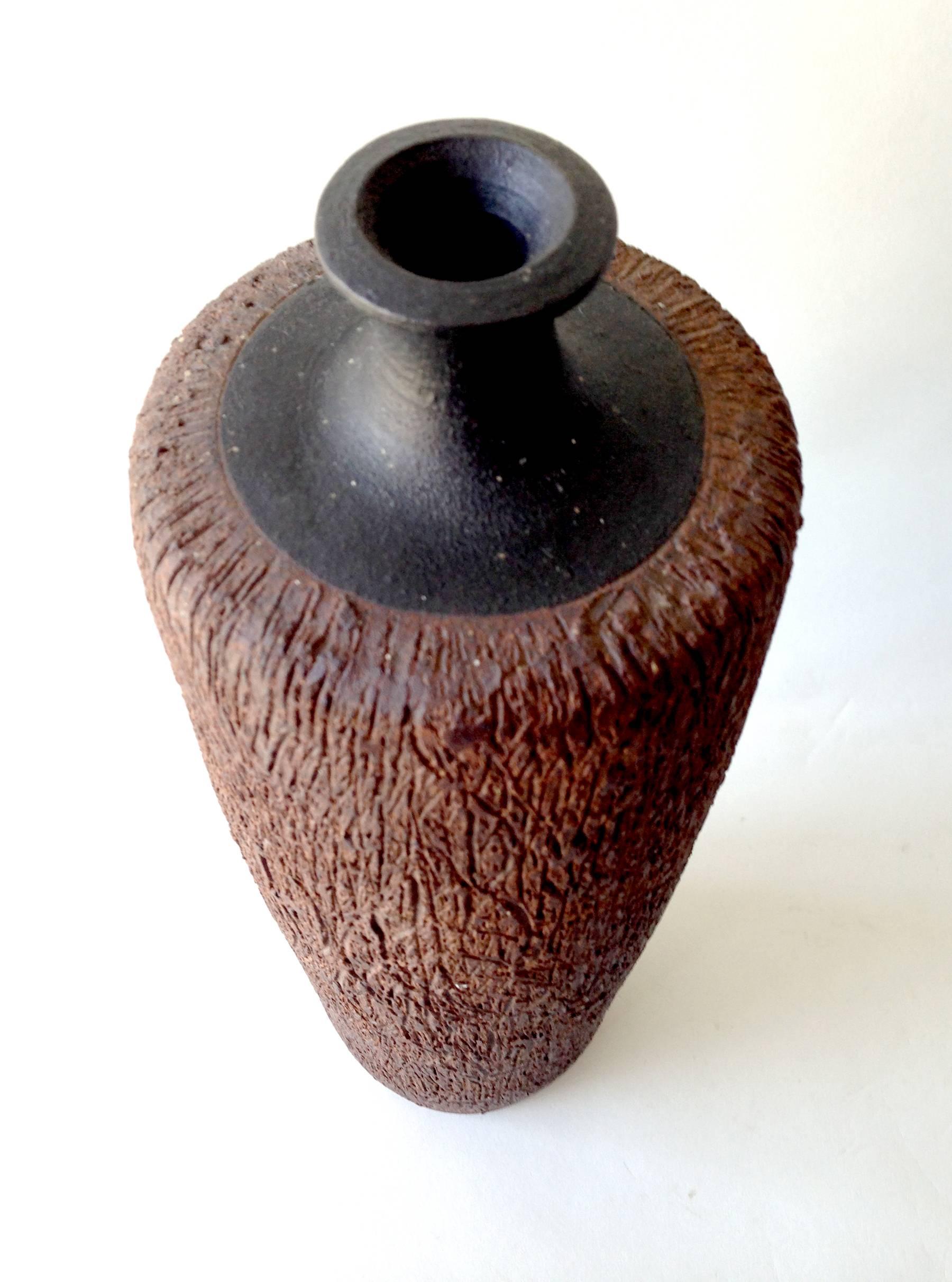 Dark stoneware bottleneck vase with sgrafitto texture, most likely California, circa 1960s. Piece measures 16.5