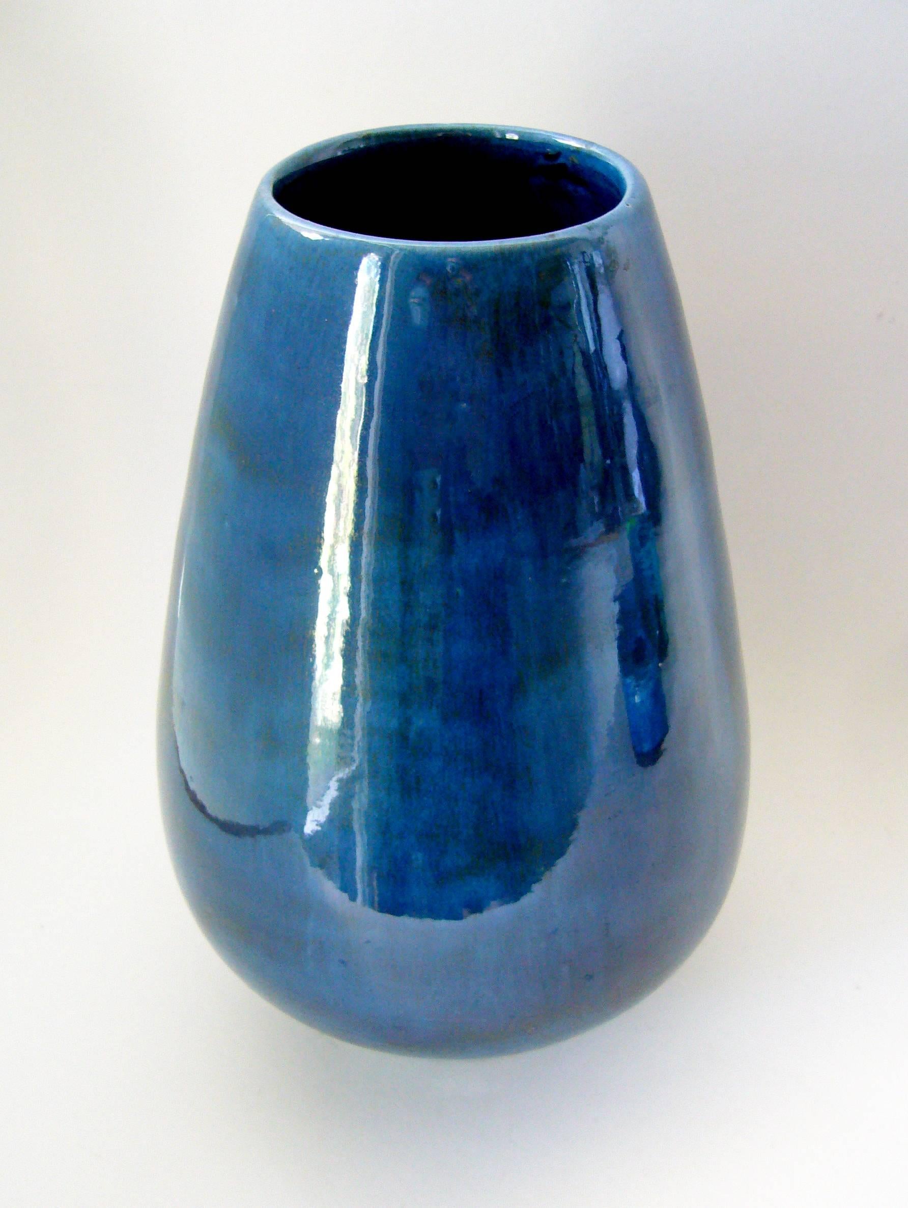 Mid-Century Modern Polia William Pillin Blue Bell Shaped California Studio Vase