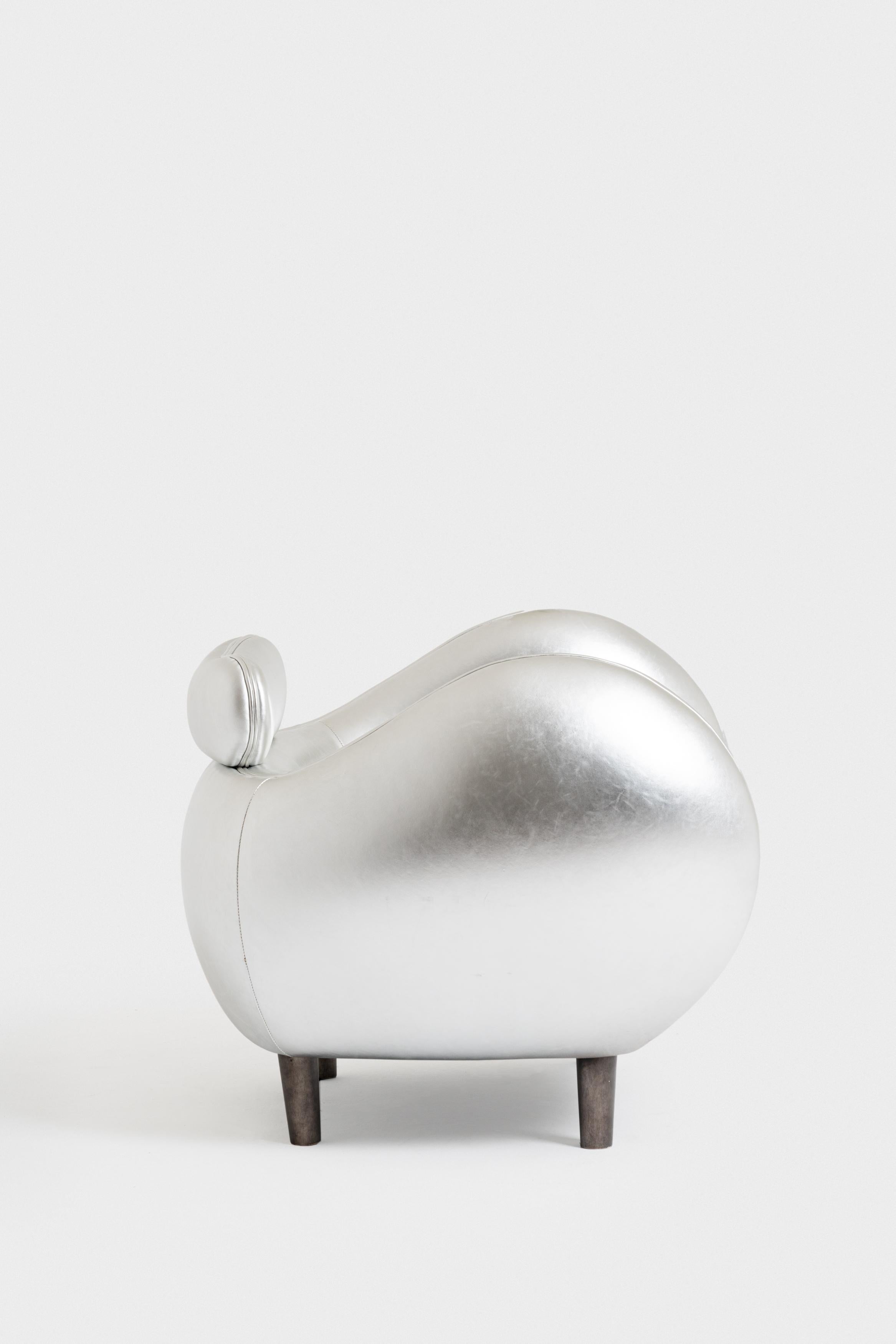 Fauteuil Godia en cuir argenté et style Boteriano par Gianluca Cozzarolo Bon état - En vente à Milano, Lombardia