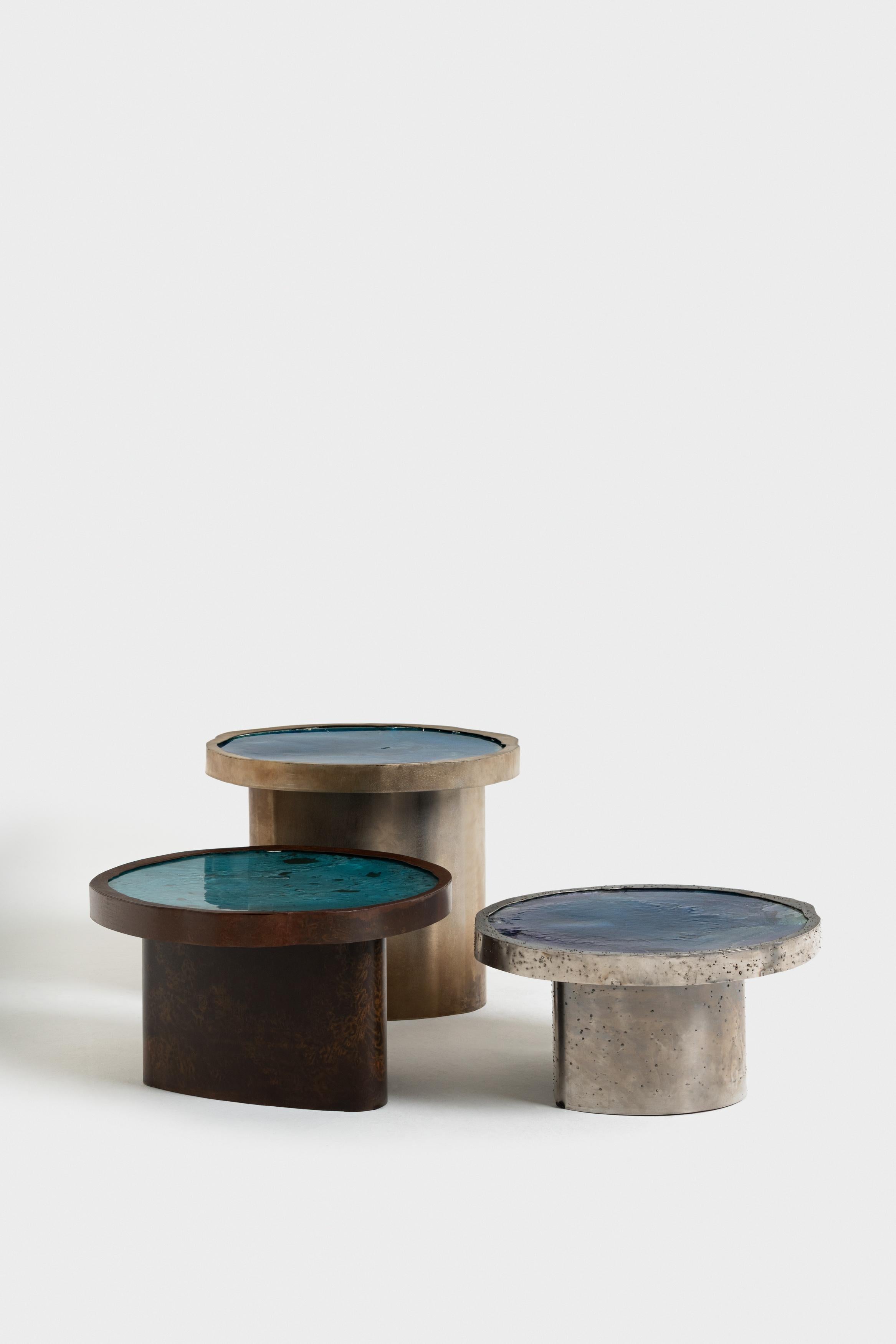 XXIe siècle et contemporain Table basse Sisine en résine bleue et acier corten par Andrea e Vittorio Bruno en vente