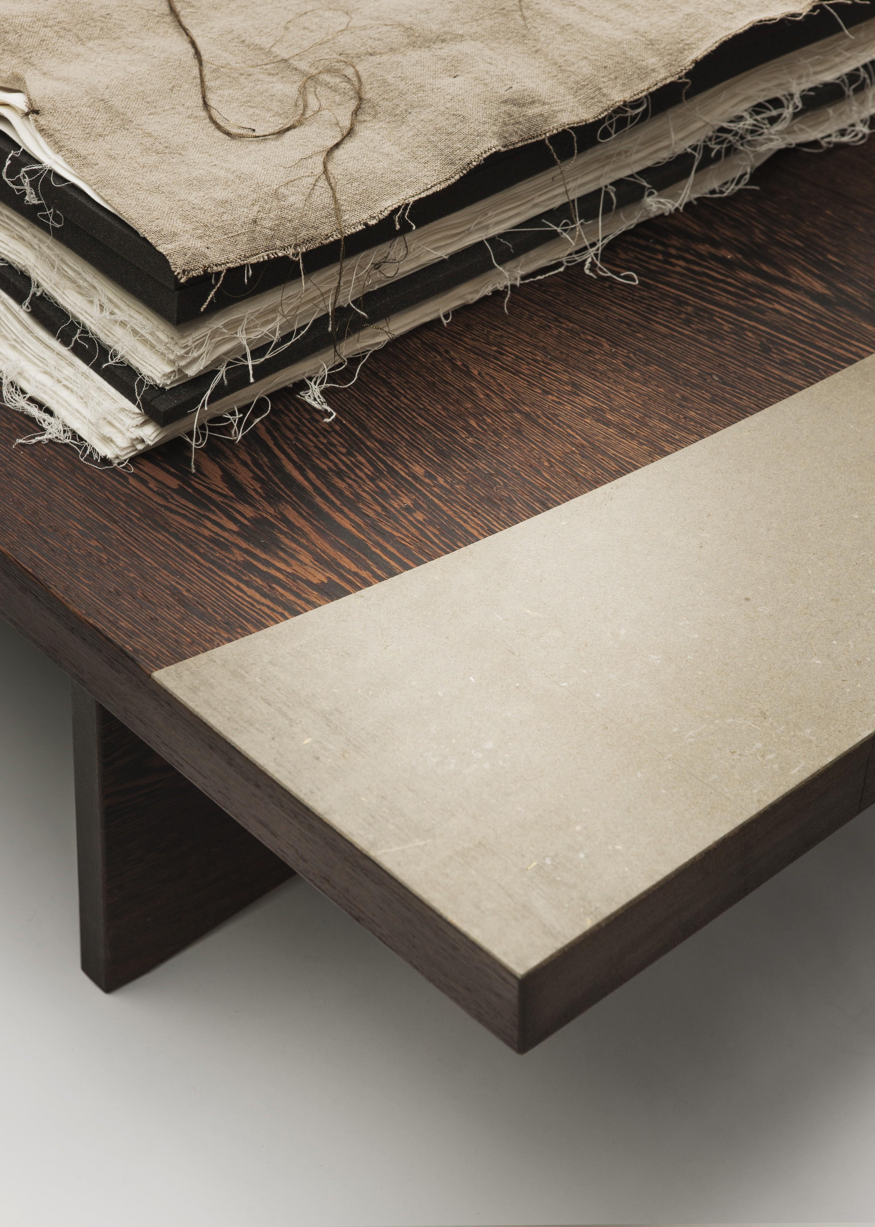 Lit Branda en wengé avec inserts en ciment et couches textiles par Antonio Aricò Excellent état - En vente à Milano, Lombardia