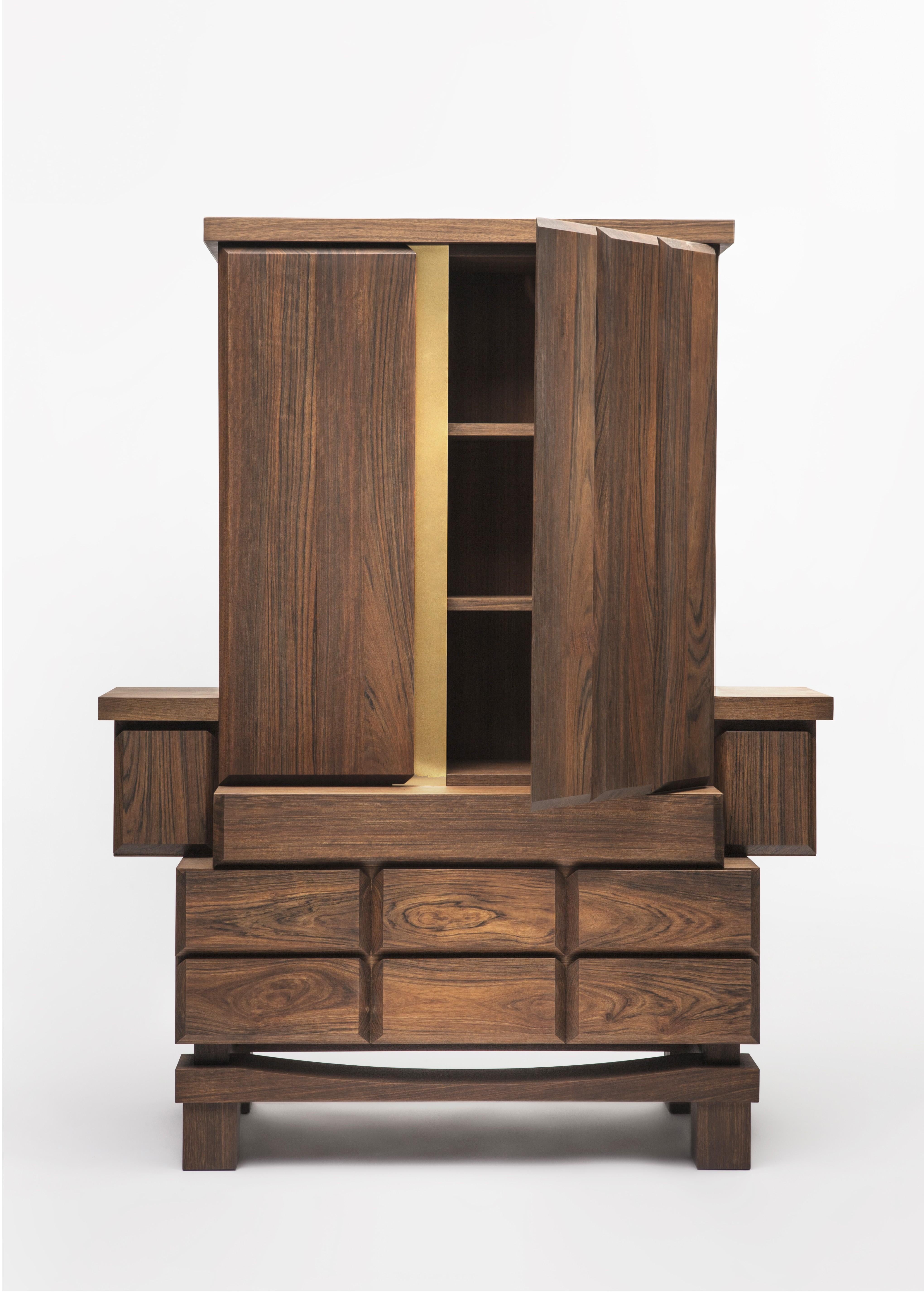Italian Credenza cupboard in Daniela walnut with brass inserts by Antonio Aricò For Sale