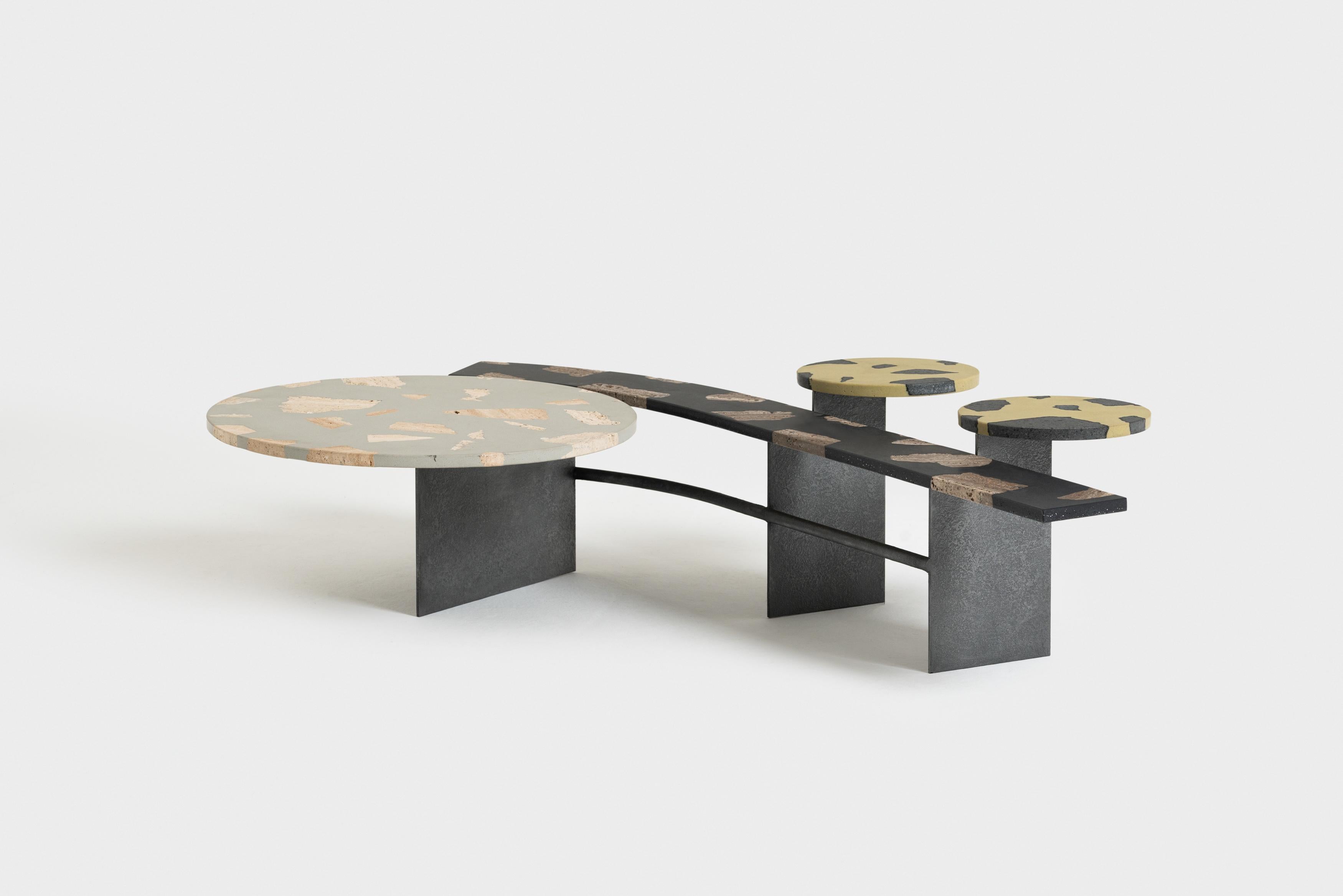 Mesa de centro Mimante 01 de travertino y piedra de lava de Andrea Steidl en Excelente estado para la venta en Milano, Lombardia