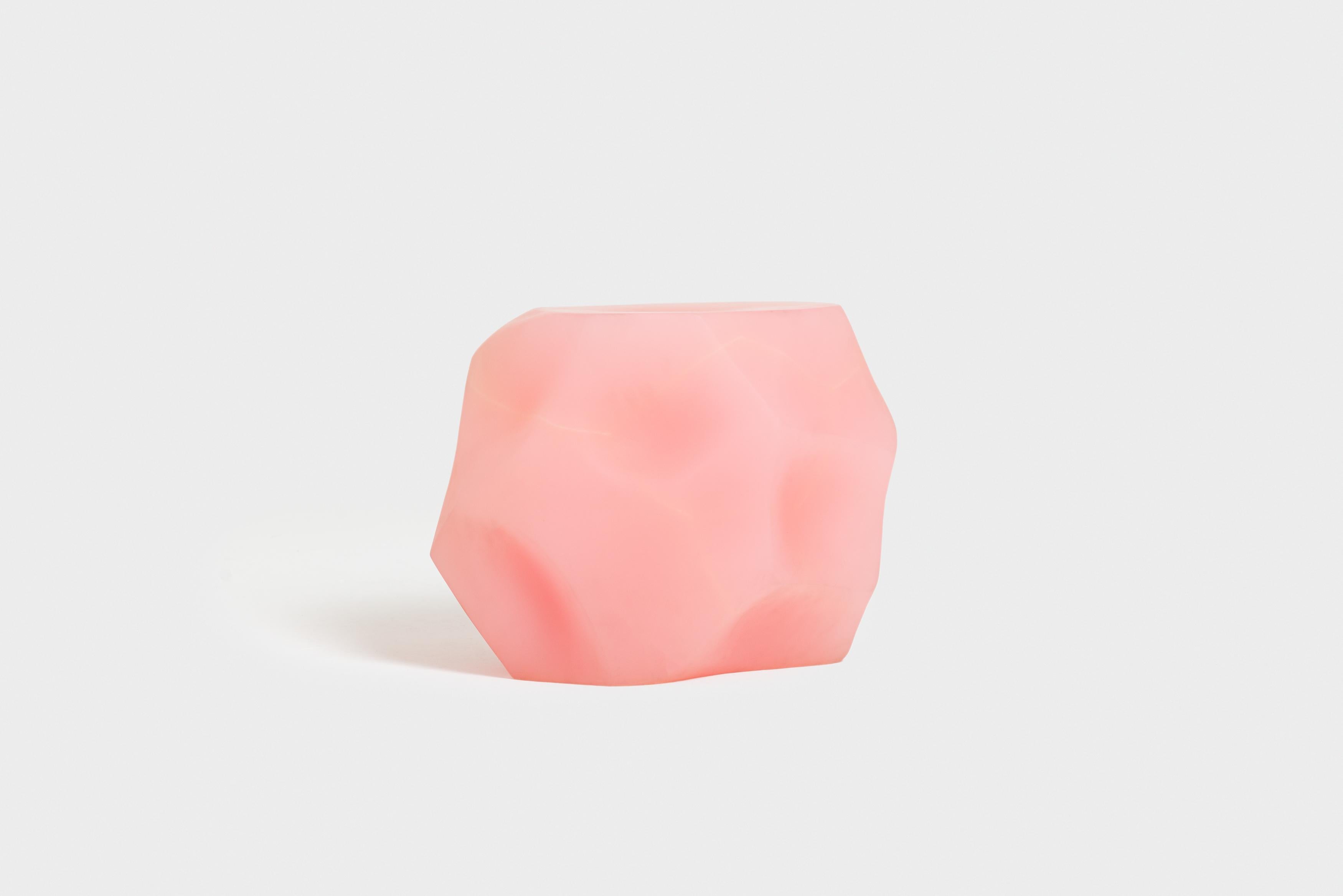 Taburete Lithos III de resina by Objects of Common Interest Griego en venta