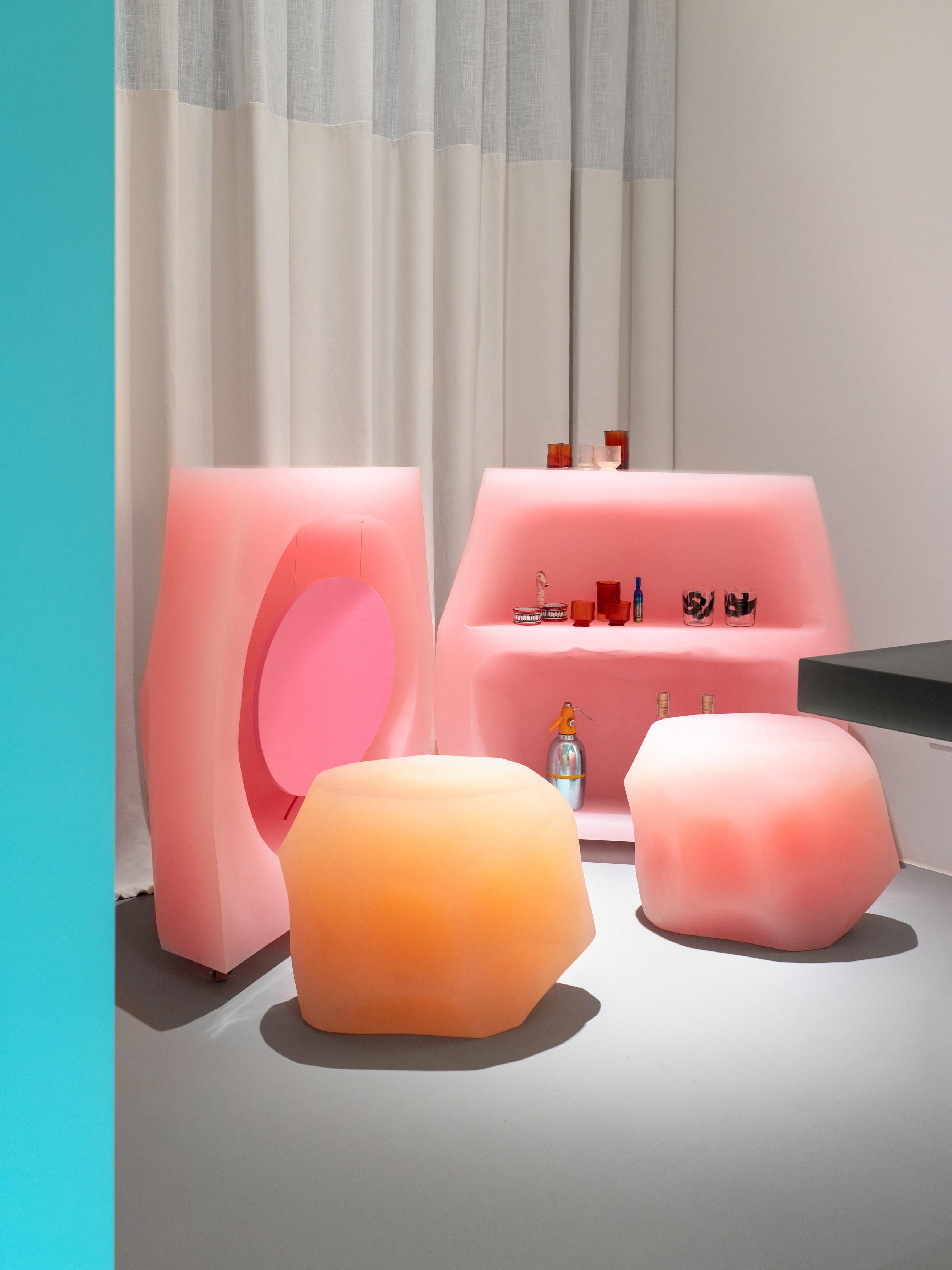 Der Barschrank Holy Mountain mit Lautsprechern von Objects of Common Interest (21. Jahrhundert und zeitgenössisch) im Angebot