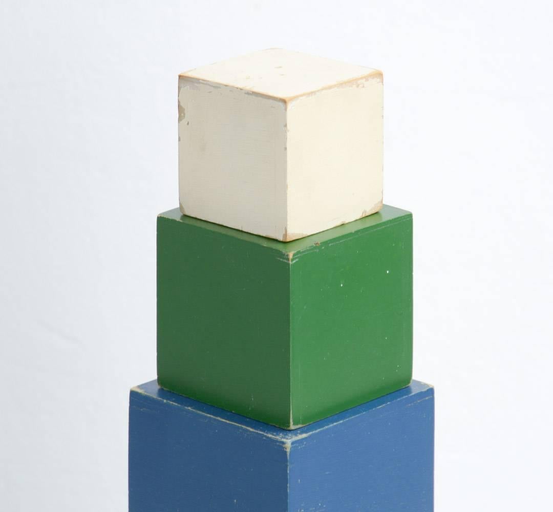 Mid-Century Modern Ensemble coloré de cubes de jouets en bois en vente