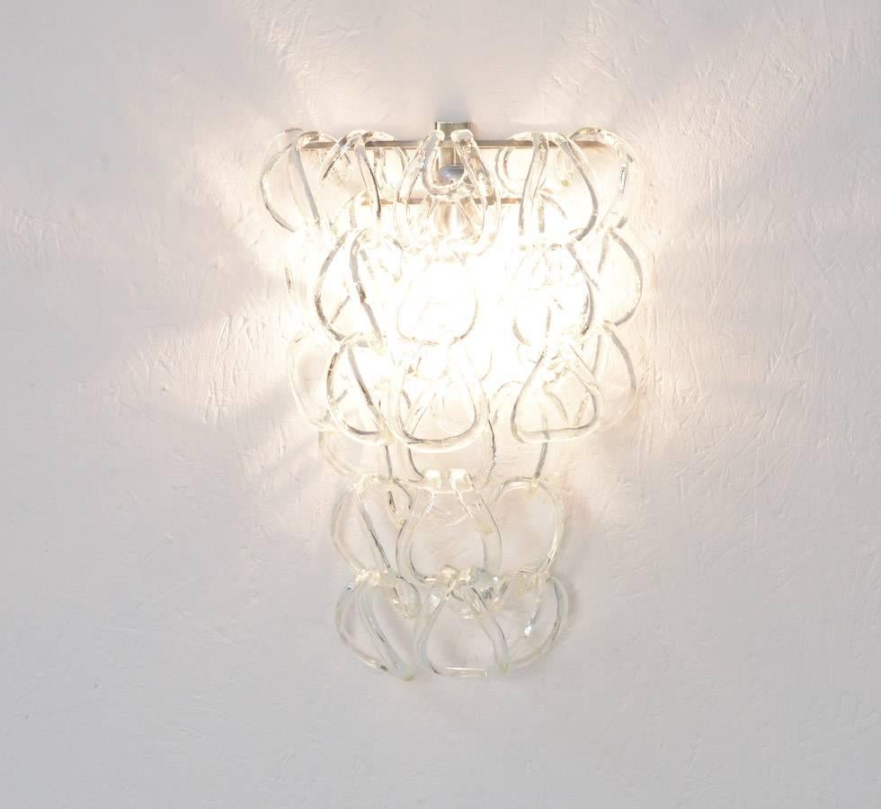 This magnificent wall lamp was designed in Italy in the 1960s.
This decorative lighting system is based on a single element: the handmade crystal Murano glass link. You can arrange the glass links in different structures.
We offer you a beautiful