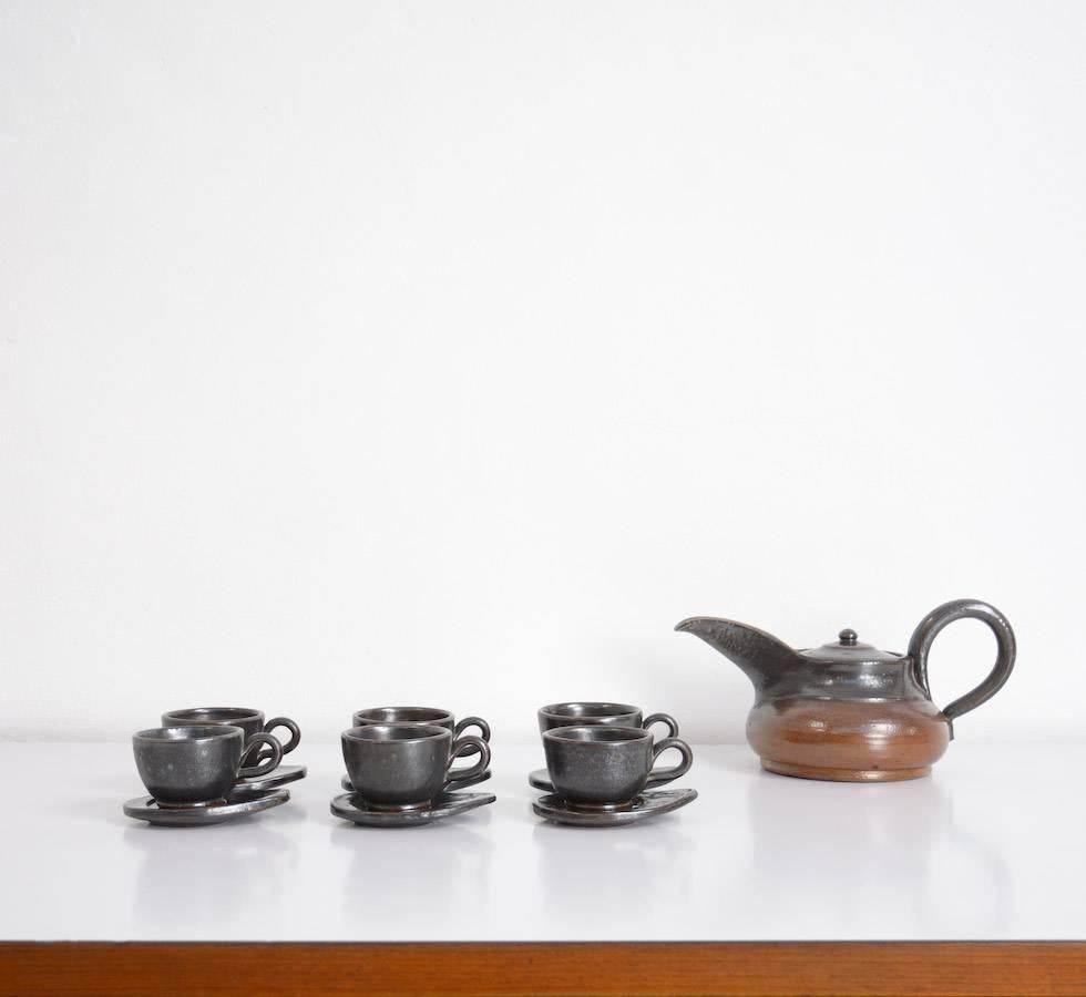 This 1950s tea set is a design of the Belgian ceramist Marcellus Aubry.
It is made of glazed dark brown earthenware.
It is marked VW.
This pure tea set, with a teapot and 6 cups with 6 small beautiful shaped plates, is in perfect condition.
