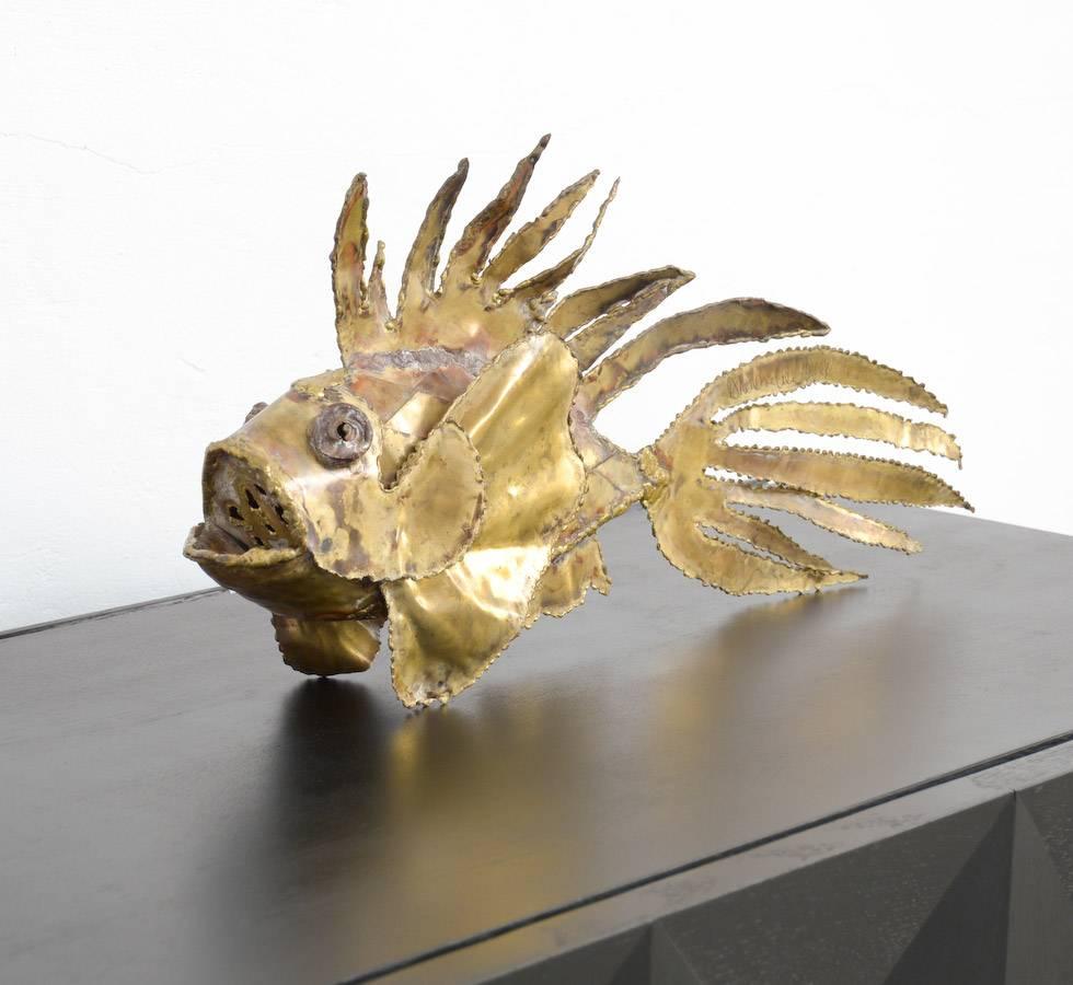 This Brutalist fish sculpture is made by the Belgian Artist Daniel Dhaseleer in the 1970s. It is made of solid copper and in very good condition with a nice patina.
This sculpture is signed.