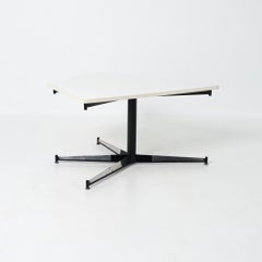 Mesa exclusiva diseñada por Willy Van Der Meeren para el edificio HBK