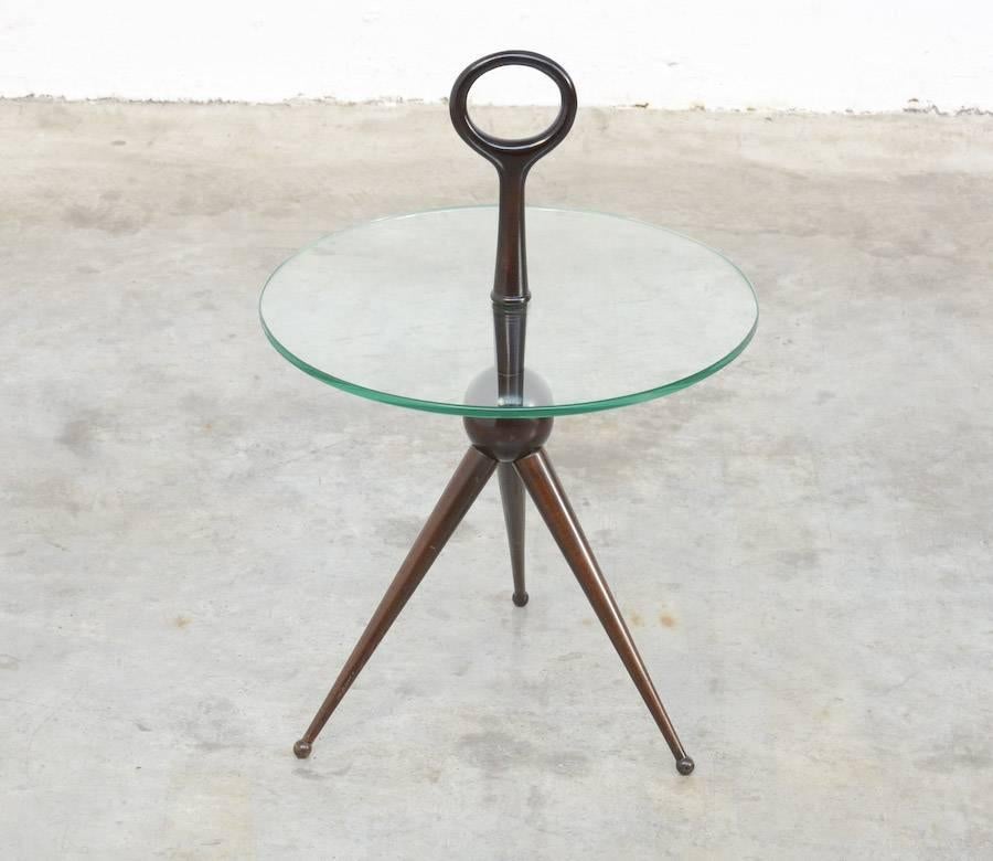 This magnificent tripod side table was designed by the Italian architect and designer Cesare Lacca in the 1950s.
It is an elegant and very practical side table, easy to move in your interior.
It looks light and fragile but it is quiet heavy and so