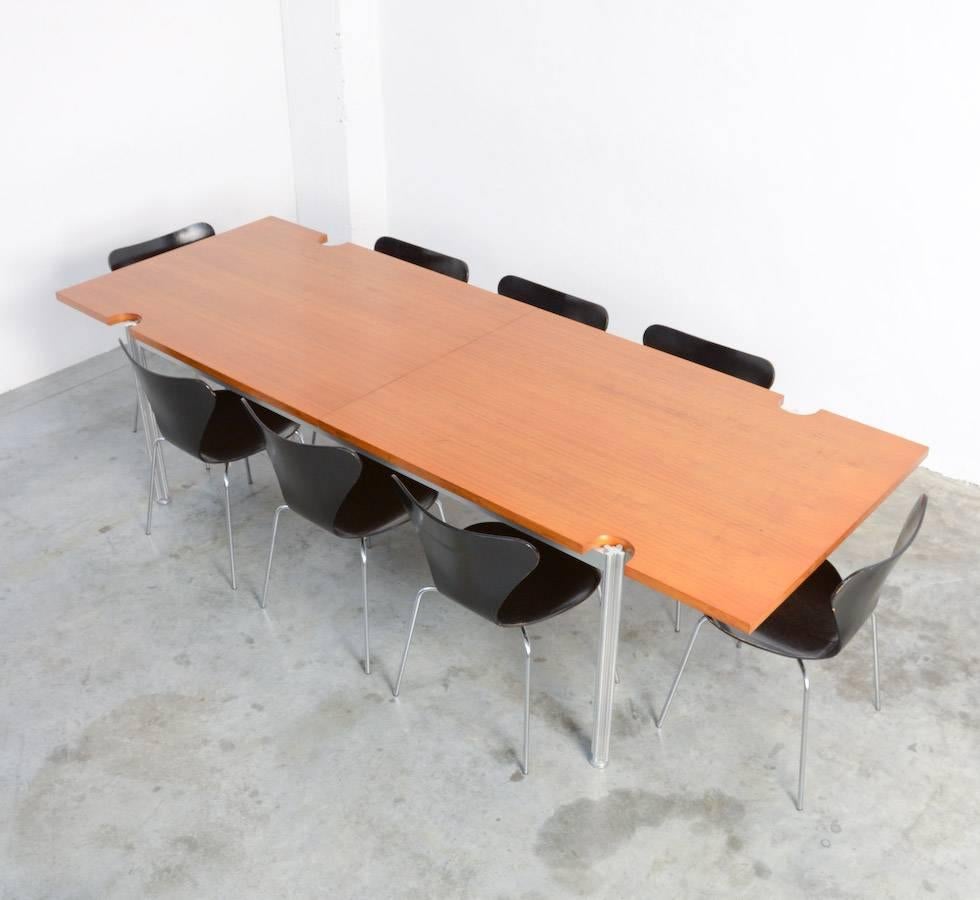 This large dining table is designed by George Ciancimino for Mobilier International in Paris in the 1970s.
It is a beautiful combination of polished aluminium and wood veneer. The aluminium legs are nice detailed.
This dining table is in very good