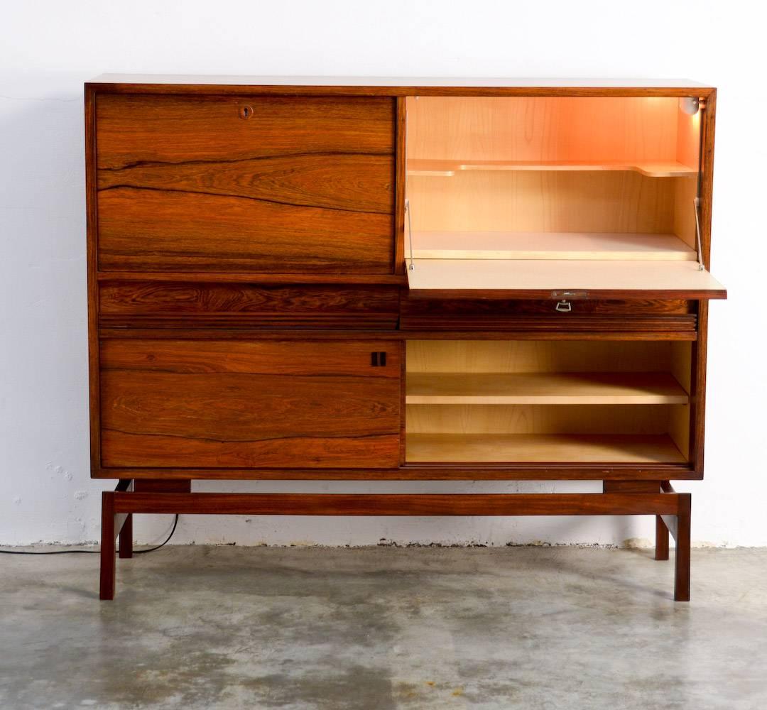 This beautiful bar cabinet was designed by Emiel Veranneman in 1959 for V-form.
Veranneman designed the Futura series in 1959 for Oswald Vermaercke and V-form: a bar cabinet, a sideboard, a table and chairs. It is an early design of