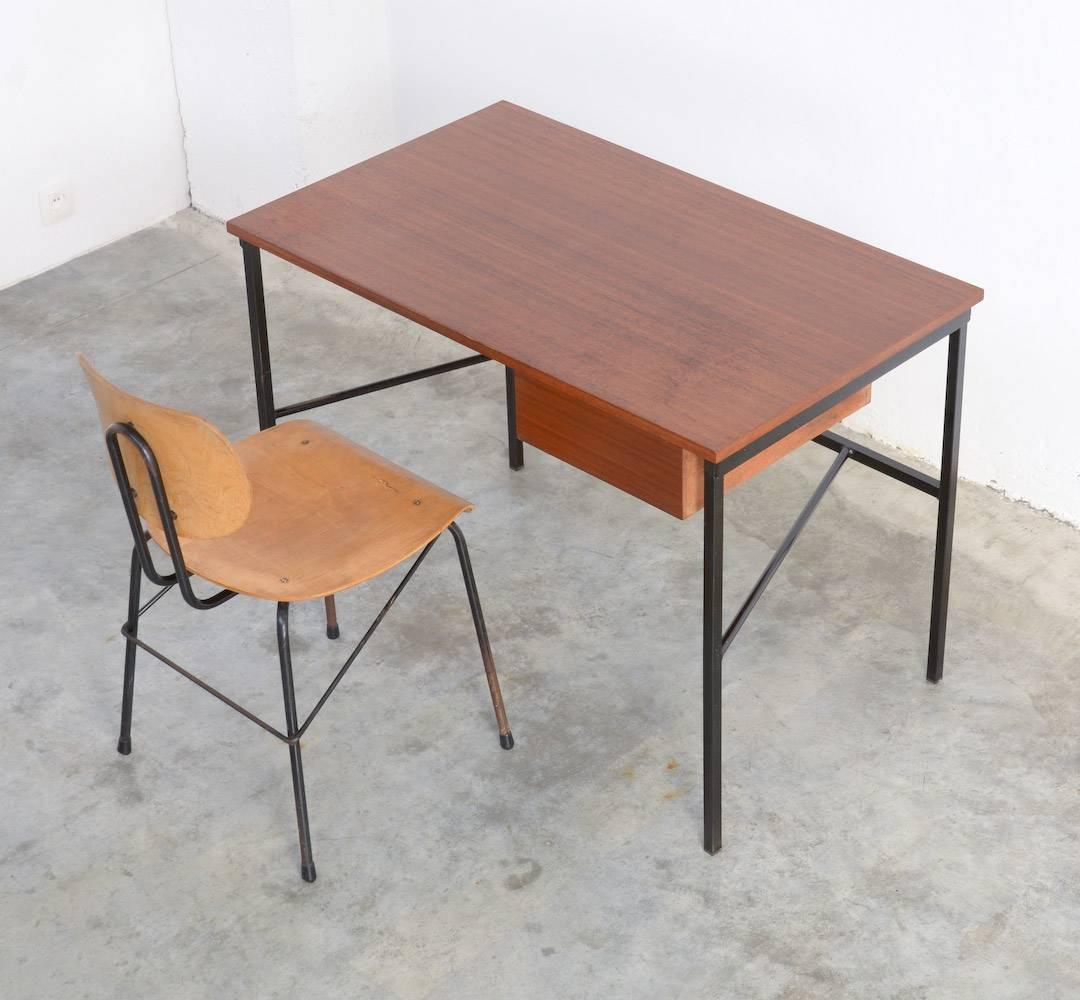 This desk CM 174 was designed by the French designer Pierre Paulin and manufactured by Trefac in Belgium in the late 1950s.
The Belgian company Meurop was established in 1959 next to the company Trefac, which existed since 1946. Together they