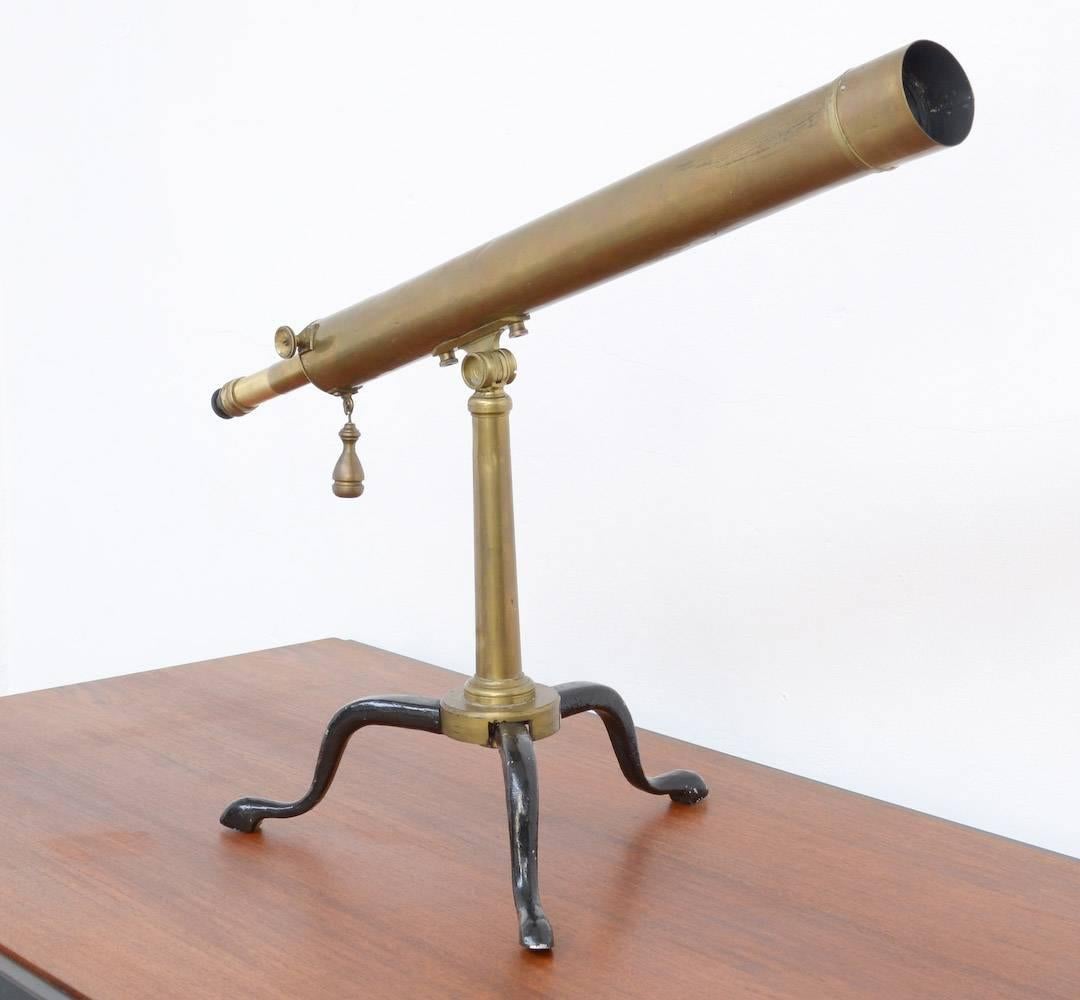 This “ROTHWELL, Manchester” (1780-1820) library refractor telescope is a nice decorative piece.
The brass main tube engraved Rothwell Manchester, rack-and-pinion focusing, is mounted on a tapered tripod with collapsible black painted cast iron
