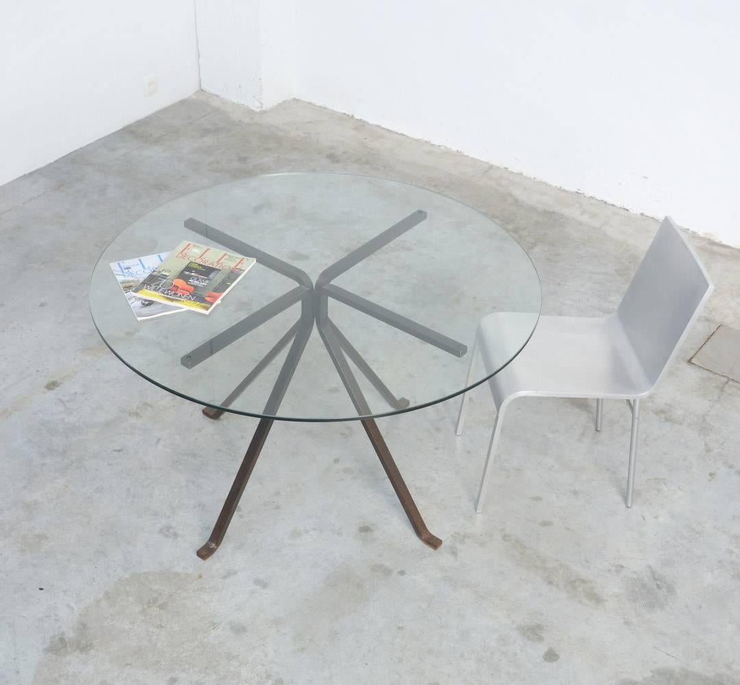 Enzo Mari designed this Lucid dining table Cugino in 1973 for Driade.
He decided to realize this table with a transparent glass top to valorise the pure simplicity of the steel base.
This minimal table is in very good condition. The steel base has
