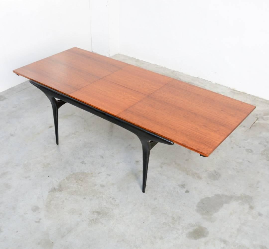 One of the most beautiful designs of Alfred Hendrickx is this extraordinary dining table.
It can be dated around 1958 and it was made by Belform.
The organic shaped black lacquered base is pure elegancy.
The tabletop is extendable and still in