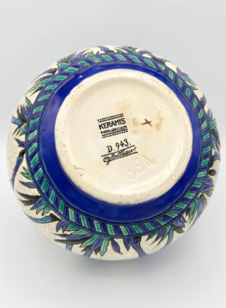 Vaso Art Déco con quattro vedute di cervi blu su fondo bianco screziato In condizioni ottime in vendita a Atlanta, GA