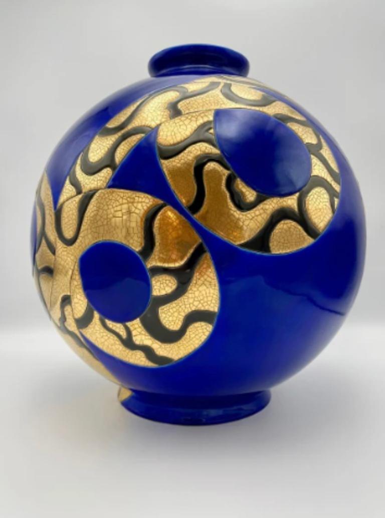 Danillo Curetti (Svizzera 1953-1993)
Curetti era un designer noto per il suo lavoro innovativo nel campo della terracotta contemporanea, soprattutto per l'azienda Emaux de Longwy.  Ha collaborato con Longwy per circa sei anni a partire dal 1983.  