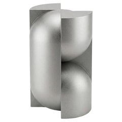 Pedestal escultórico "Cápsula" de aluminio fundido de la era espacial de Studio Brocky