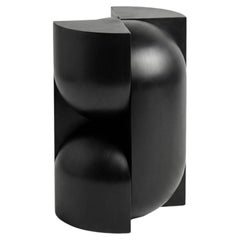 Studio Brocky Cápsula de fundición de la era espacial Basalto para pedestal escultórico