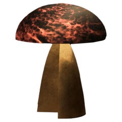 Studio Brocky Lámpara de mesa escultórica de vidrio soplado y latón fundido "Neutrino