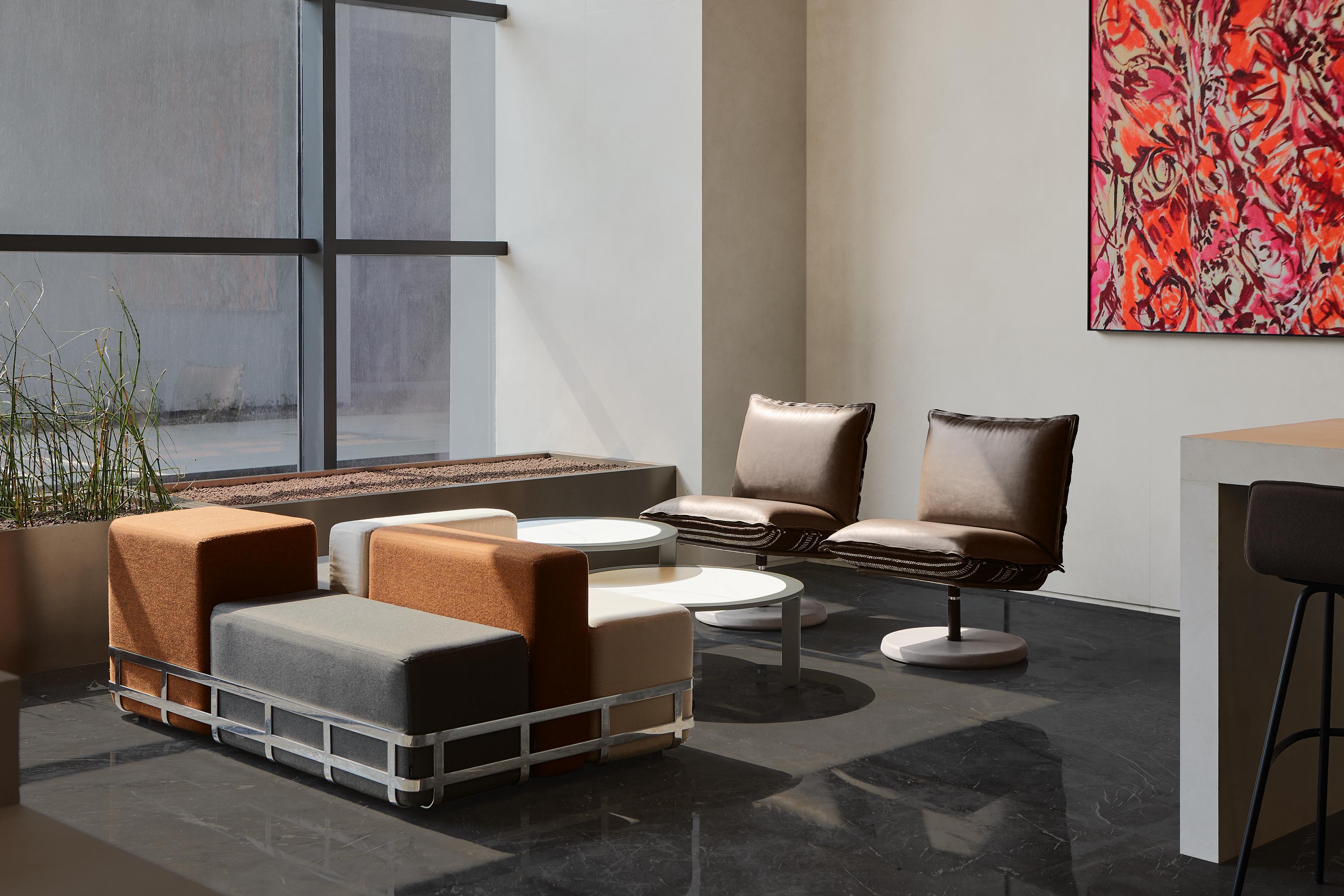 Nomad Skin Lounge Stuhl Yak Leder - Matsu Nomadic Collection'S von Joeri Reynaert (21. Jahrhundert und zeitgenössisch) im Angebot