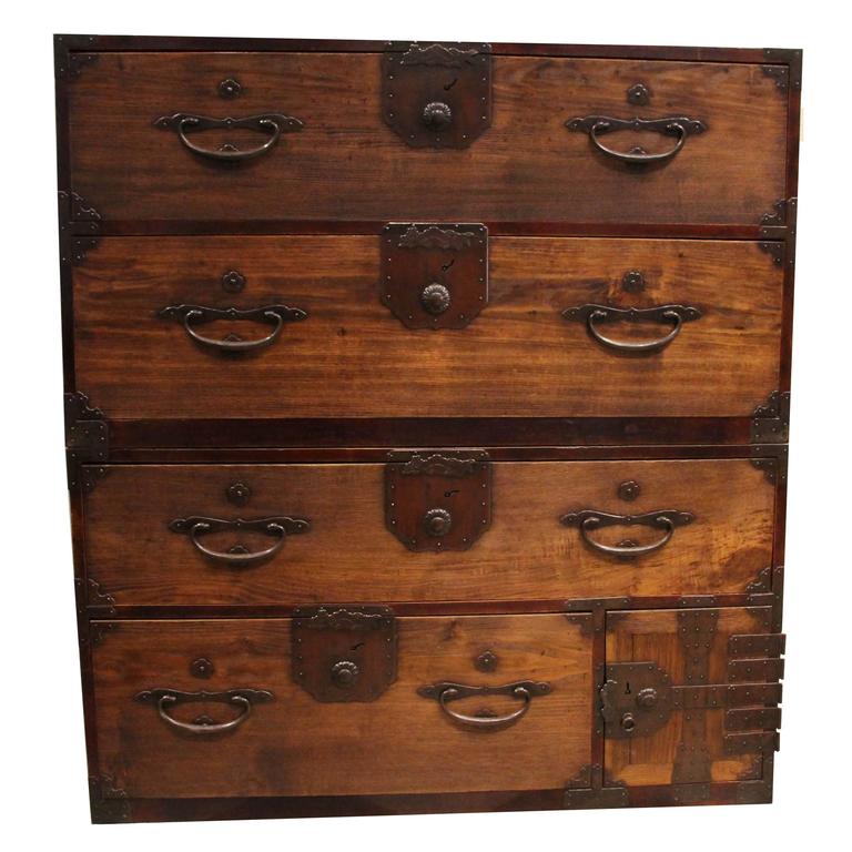 Small clothing chest