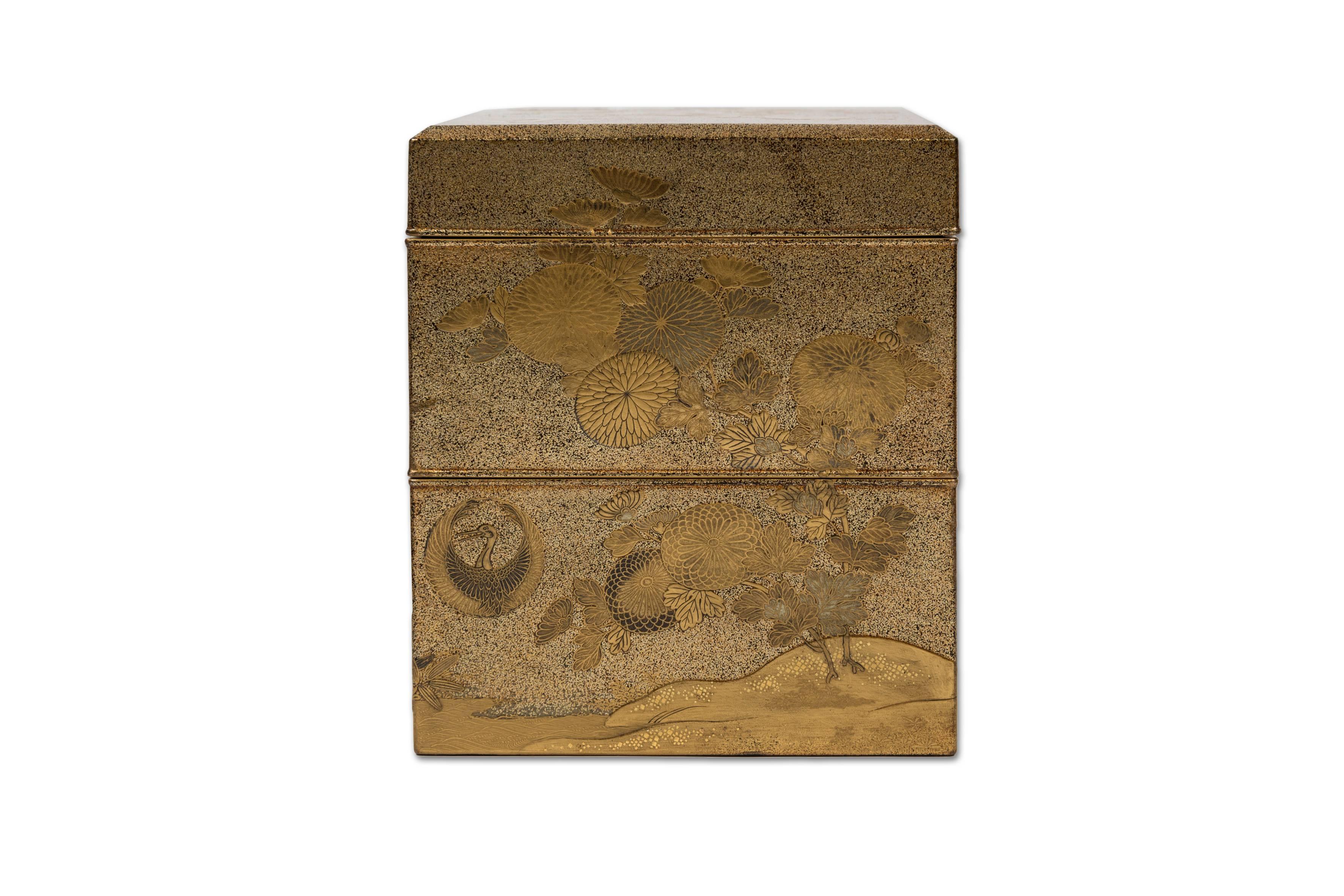 19th Century Gold Japanese Box 'Tebako' Mori and Makino Mons In Excellent Condition In Paris, FR