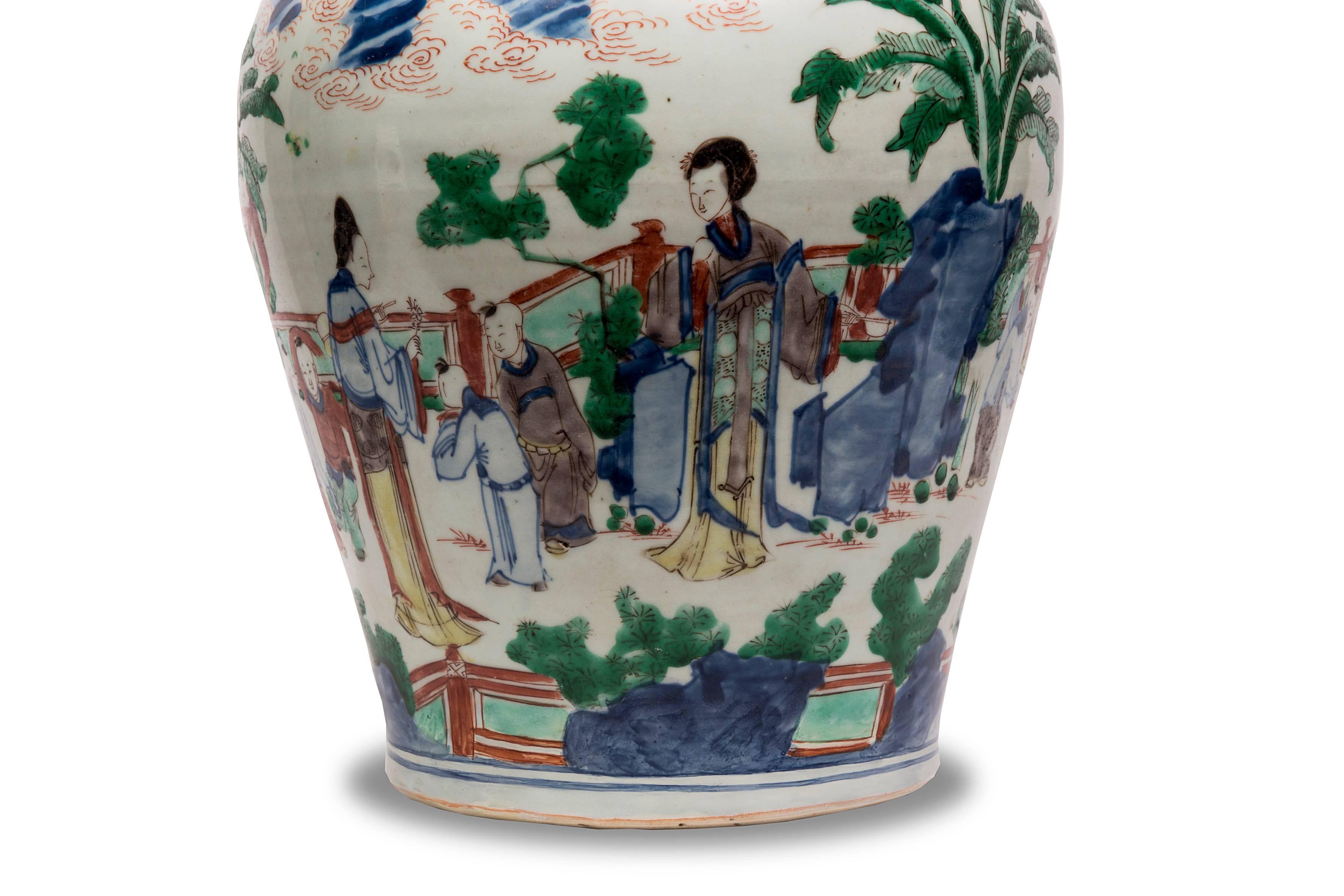 A model of the Chinese art of porcelain
this vase constitutes a paragon of the Chinese art of the china of XVIII ° century. Indeed, China became famous for its control and its refinement in the work of the ceramic, in particular the china.