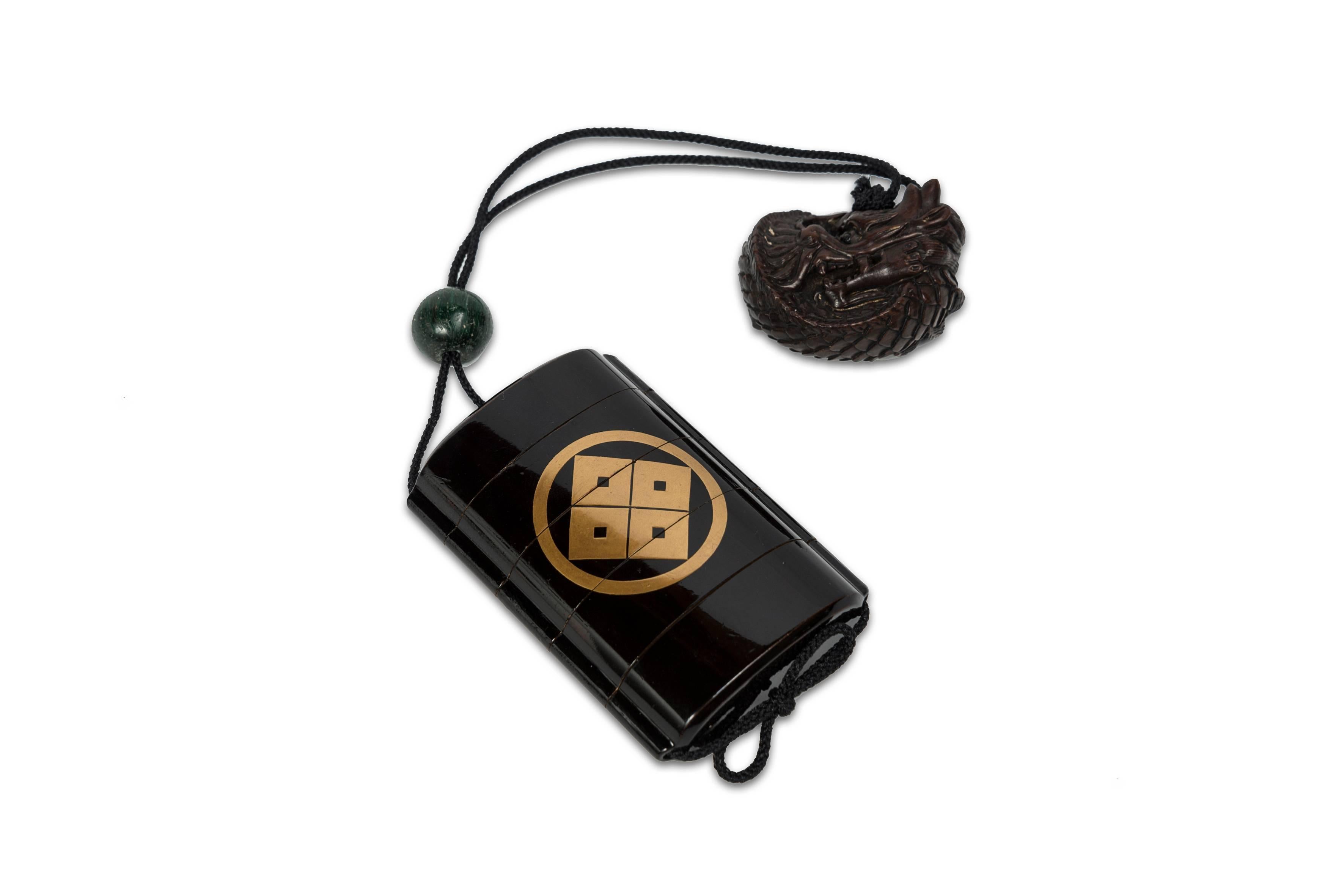 Inro are small divided boxes suspended from the belt which are a part of sagemono (suspended objects). Indeed, their use was developed to solve the lack of pocket in kimonos.
This one is in black lacquer decorated with the môn of the so family in