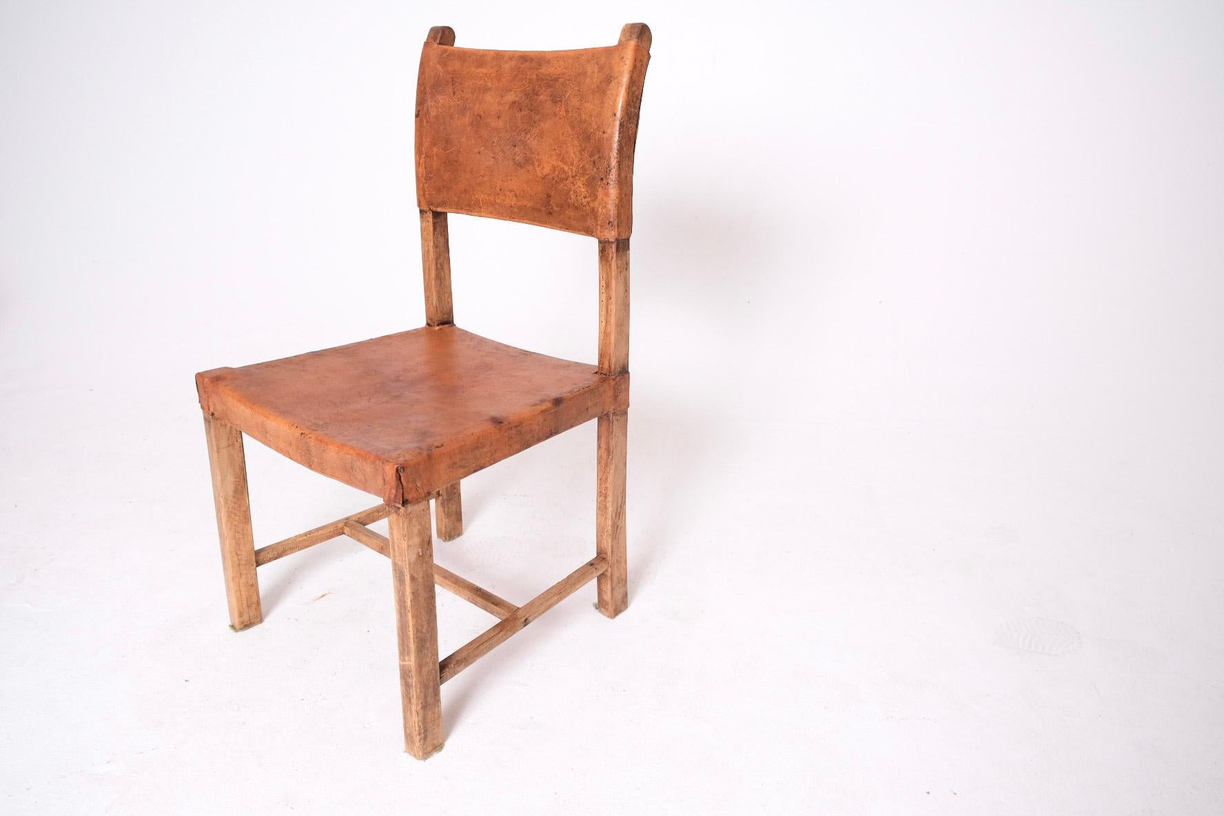 Chaises de salle à manger de monastère espagnol du XVIIIe siècle en cuir et Wood en vente 2
