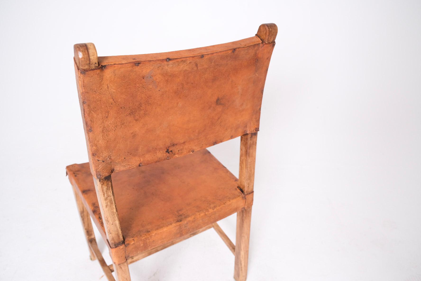 Chaises de salle à manger de monastère espagnol du XVIIIe siècle en cuir et Wood en vente 3
