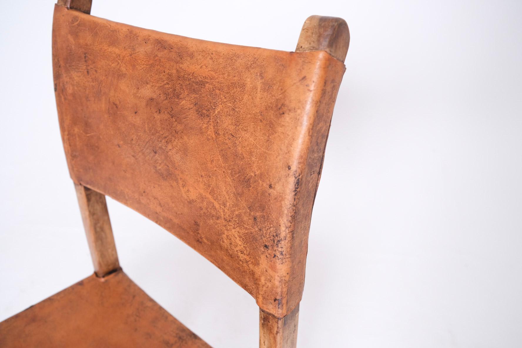 Chaises de salle à manger de monastère espagnol du XVIIIe siècle en cuir et Wood en vente 1