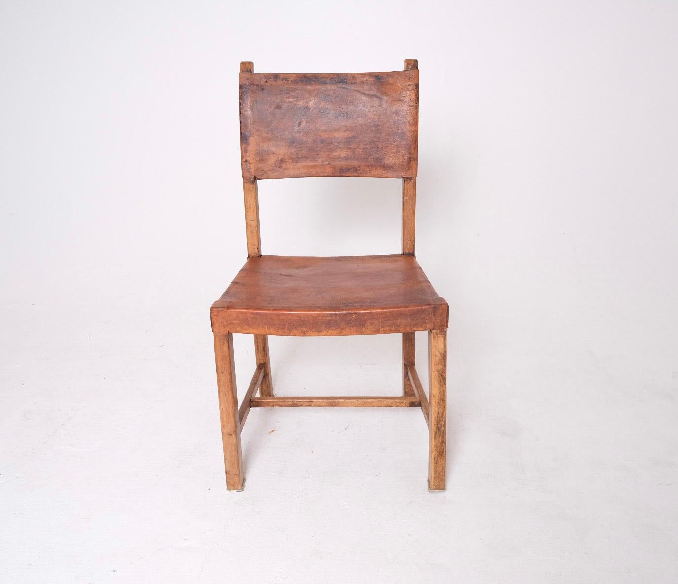 Chaises de salle à manger de monastère espagnol du XVIIIe siècle en cuir et Wood en vente 8