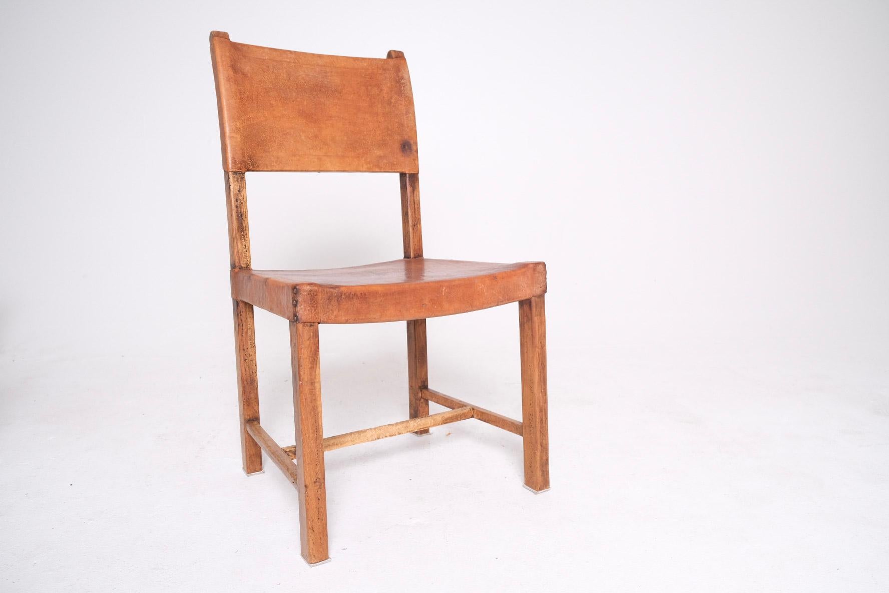 Chaises de salle à manger de monastère espagnol du XVIIIe siècle en cuir et Wood en vente 6