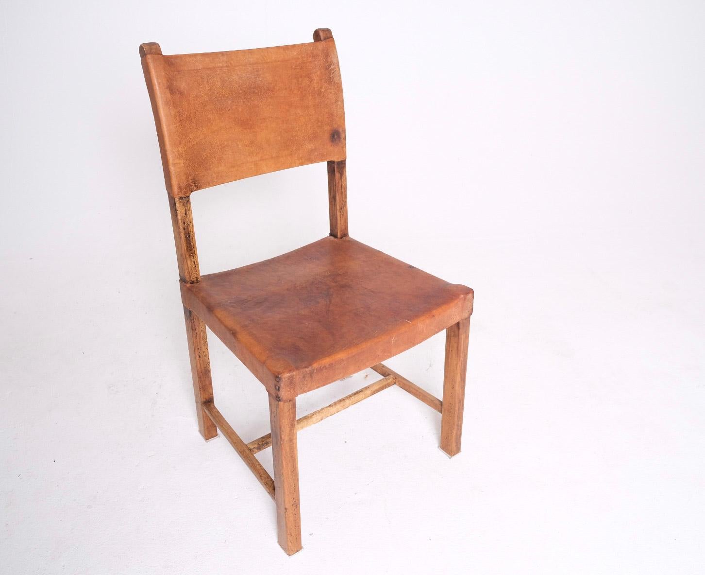 Chaises de salle à manger de monastère espagnol du XVIIIe siècle en cuir et Wood en vente 7