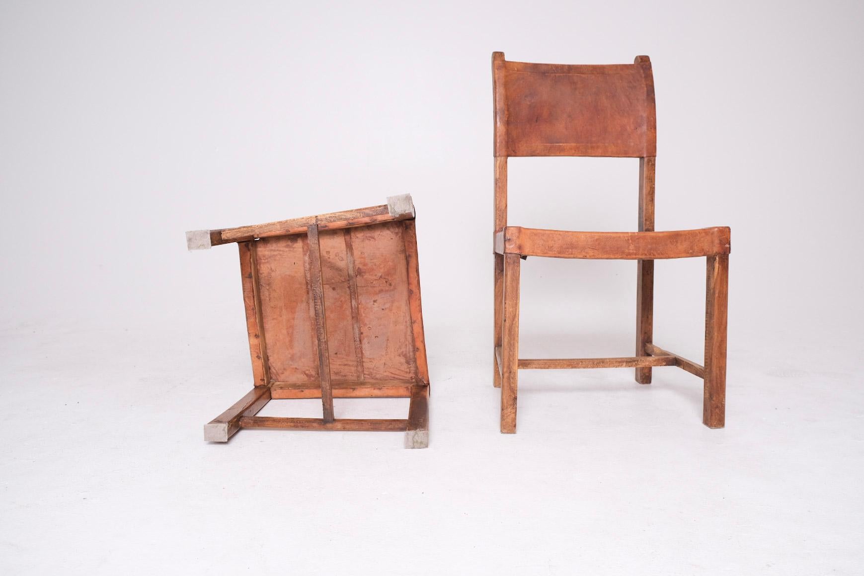 Chaises de salle à manger de monastère espagnol du XVIIIe siècle en cuir et Wood en vente 11