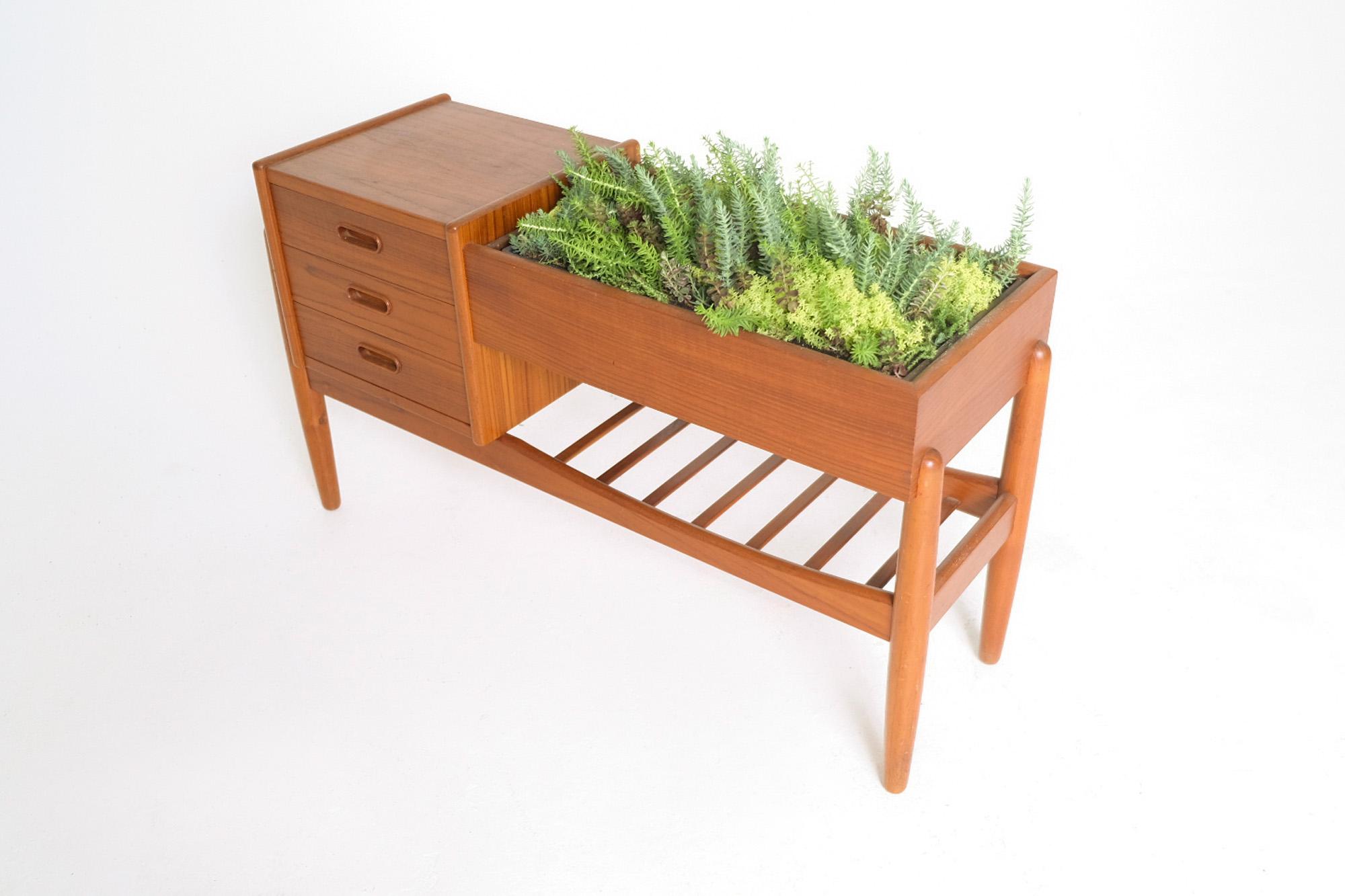 20th Century Arne Wahl Iverson Model 36 Planter Table For Sale