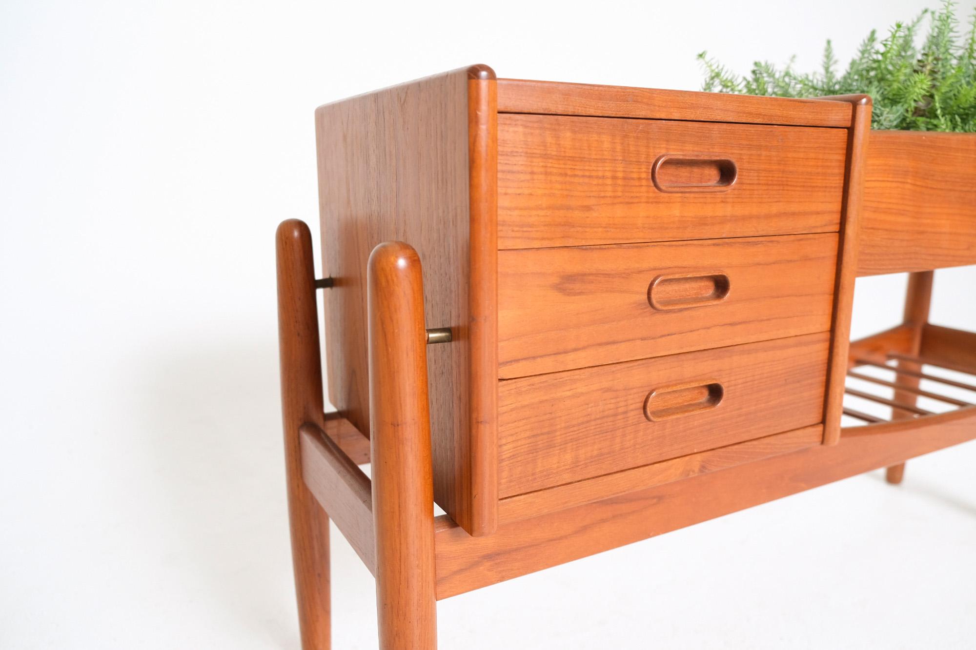 Mid-Century Modern Arne Wahl Iverson Model 36 Planter Table For Sale